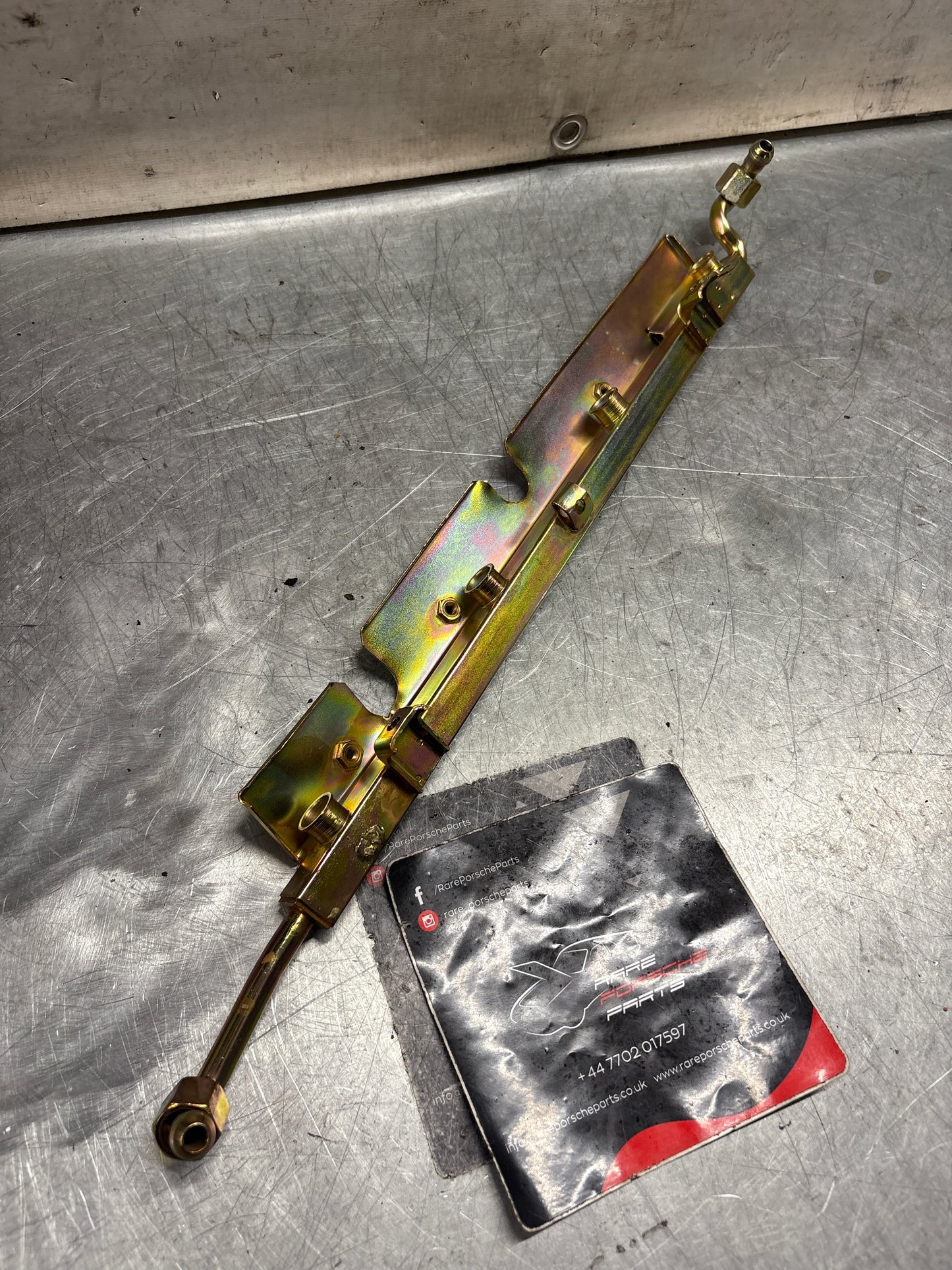 Porsche 928 S fuel rail, left, refurbished 92811007911