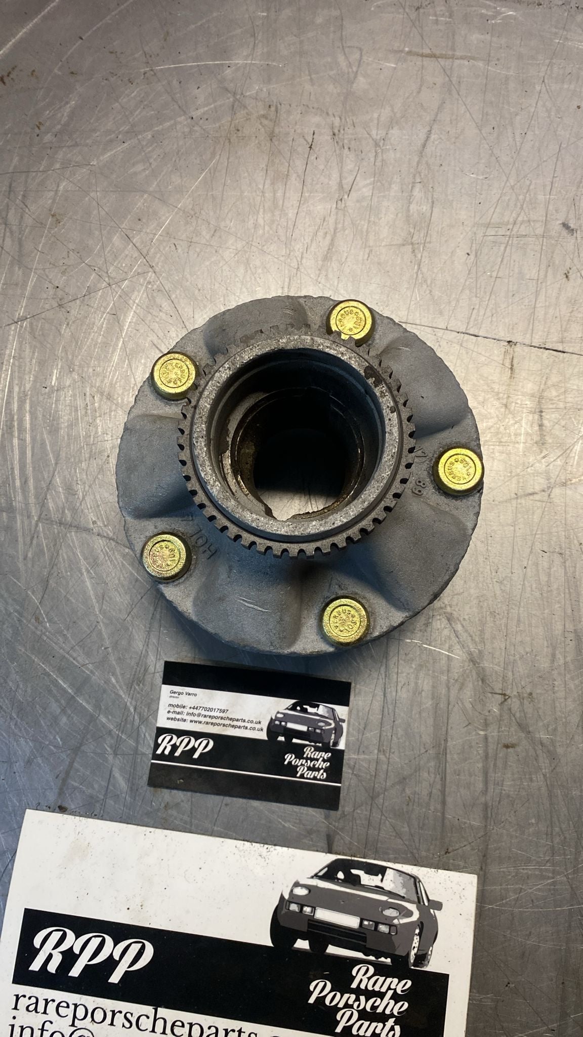 Porsche 944 front hub S2 Turbo 9513416053R, refurbished