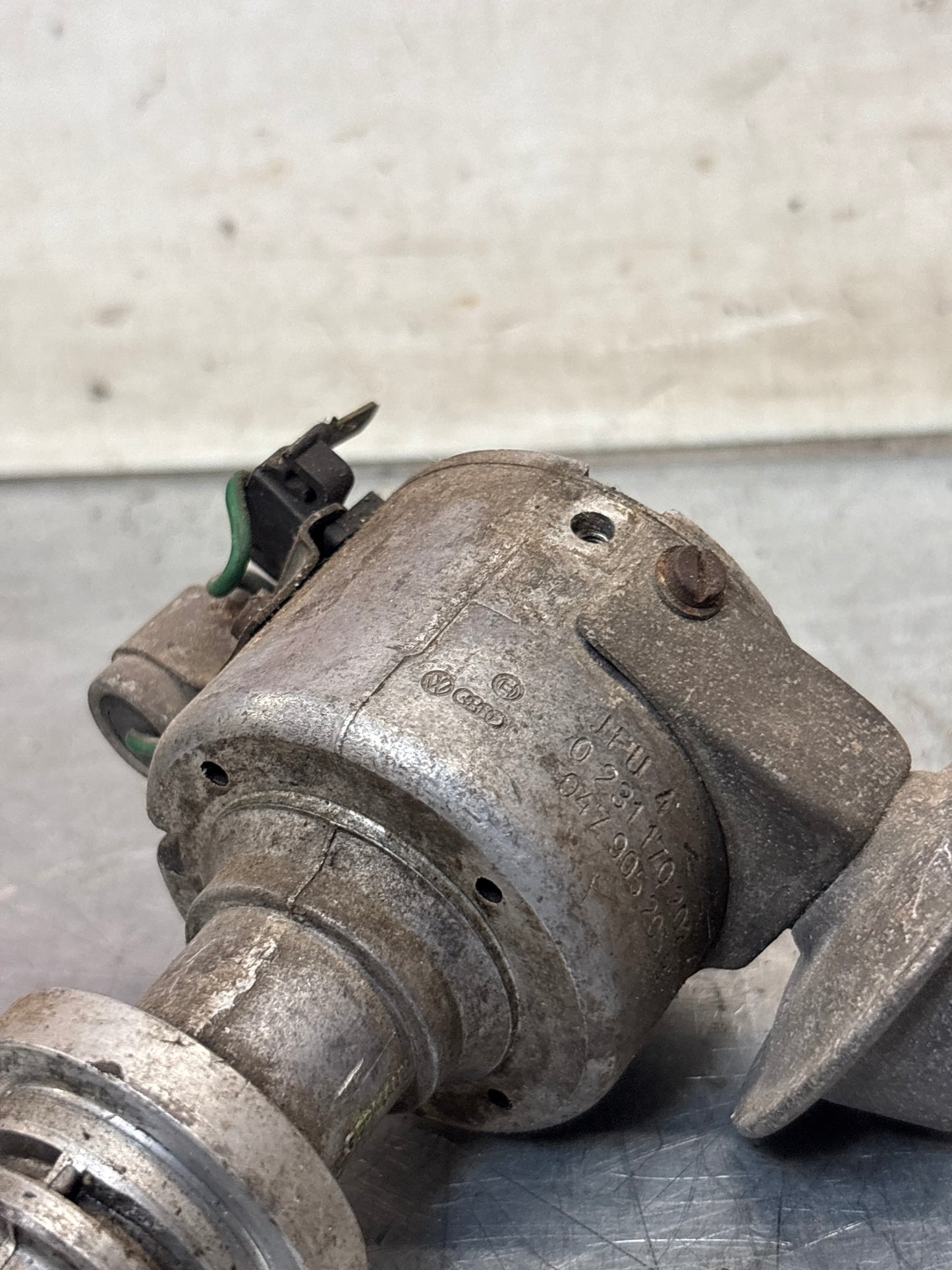 Porsche 924 ignition distributor, used 0231170202 / 047905205B