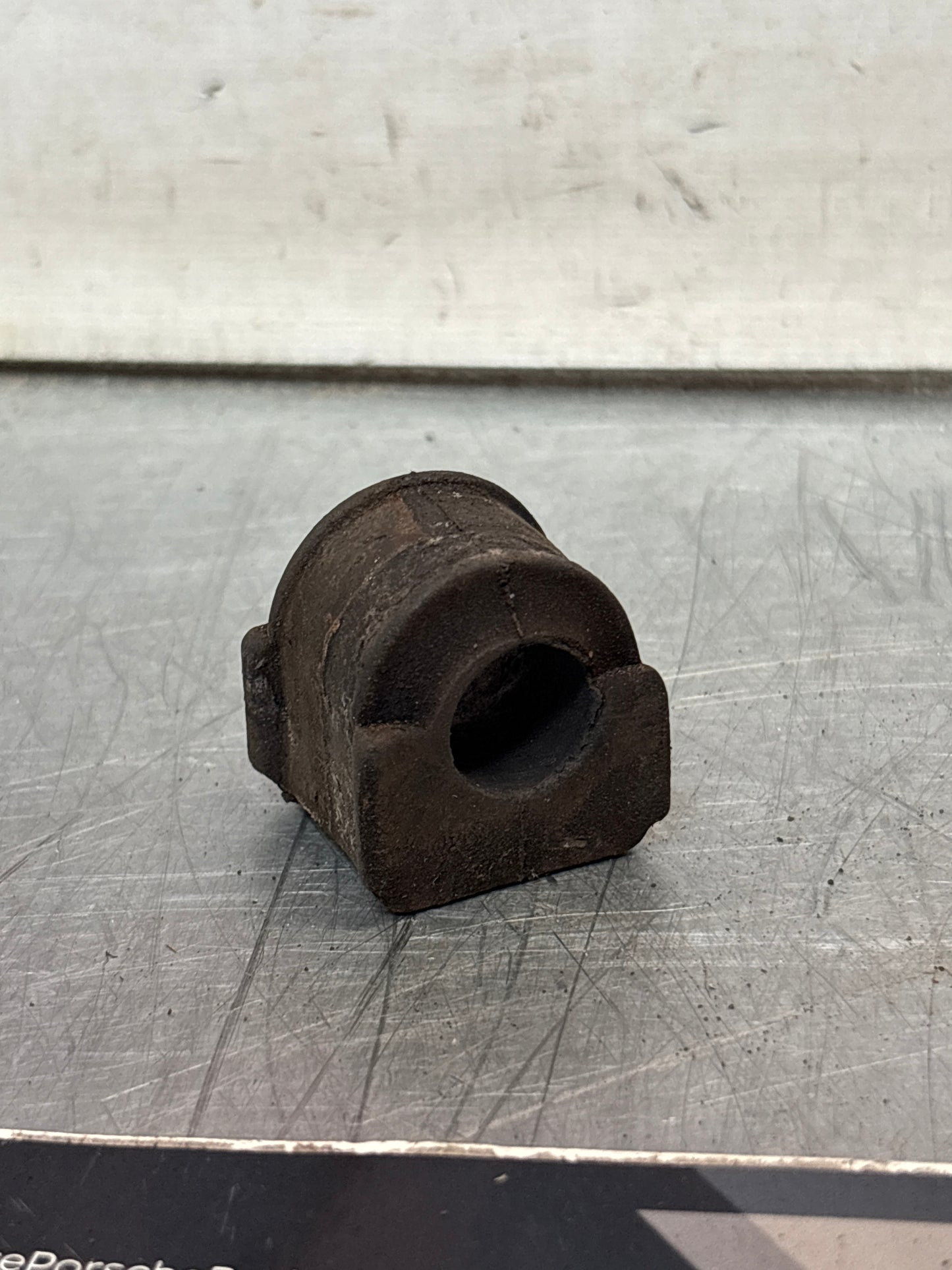 Porsche 924 anti roll bar bearing bracket rubber bush used 171411314A