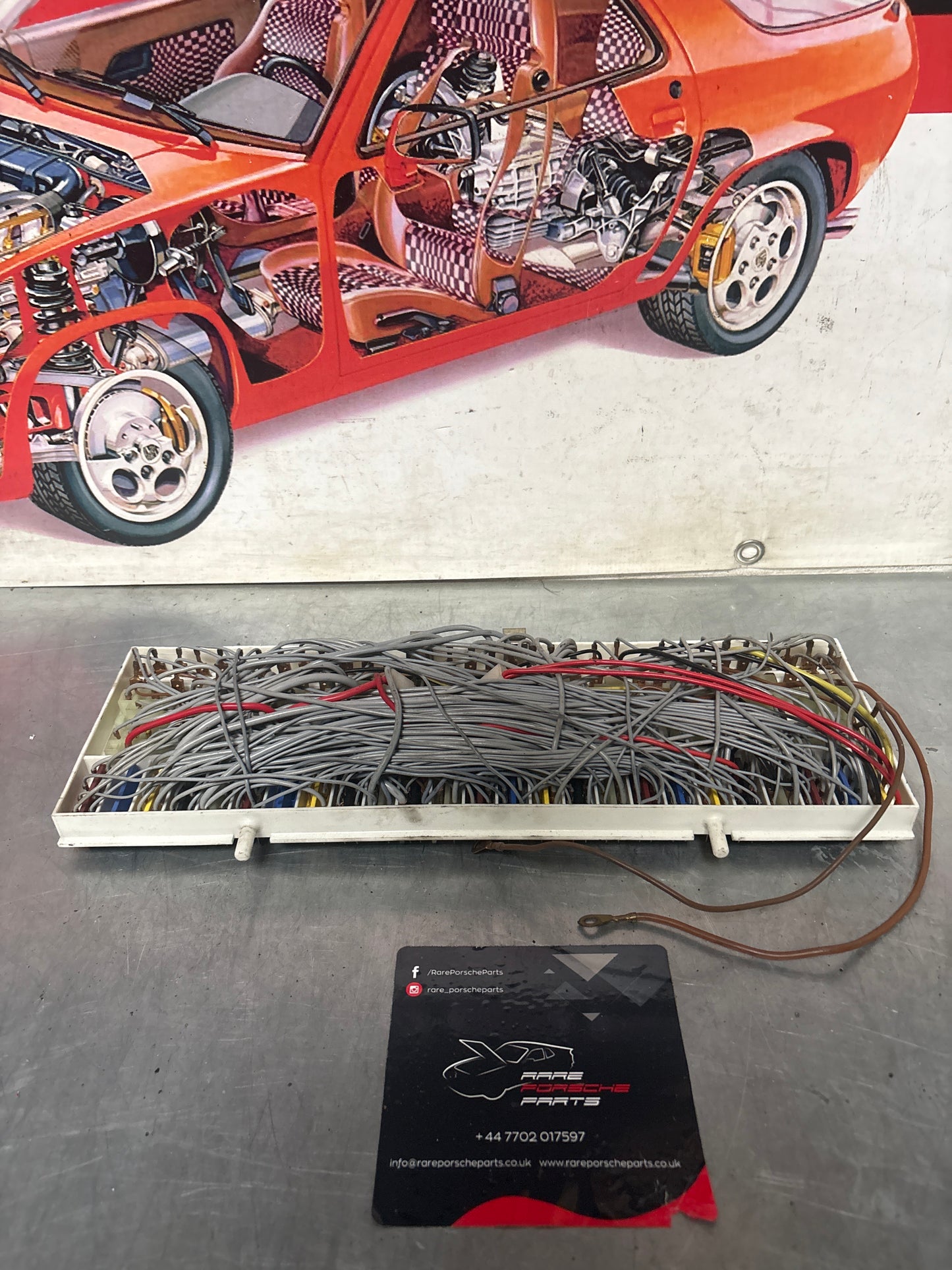 Porsche 928 relay fuse box, for spares or repair 92861010507