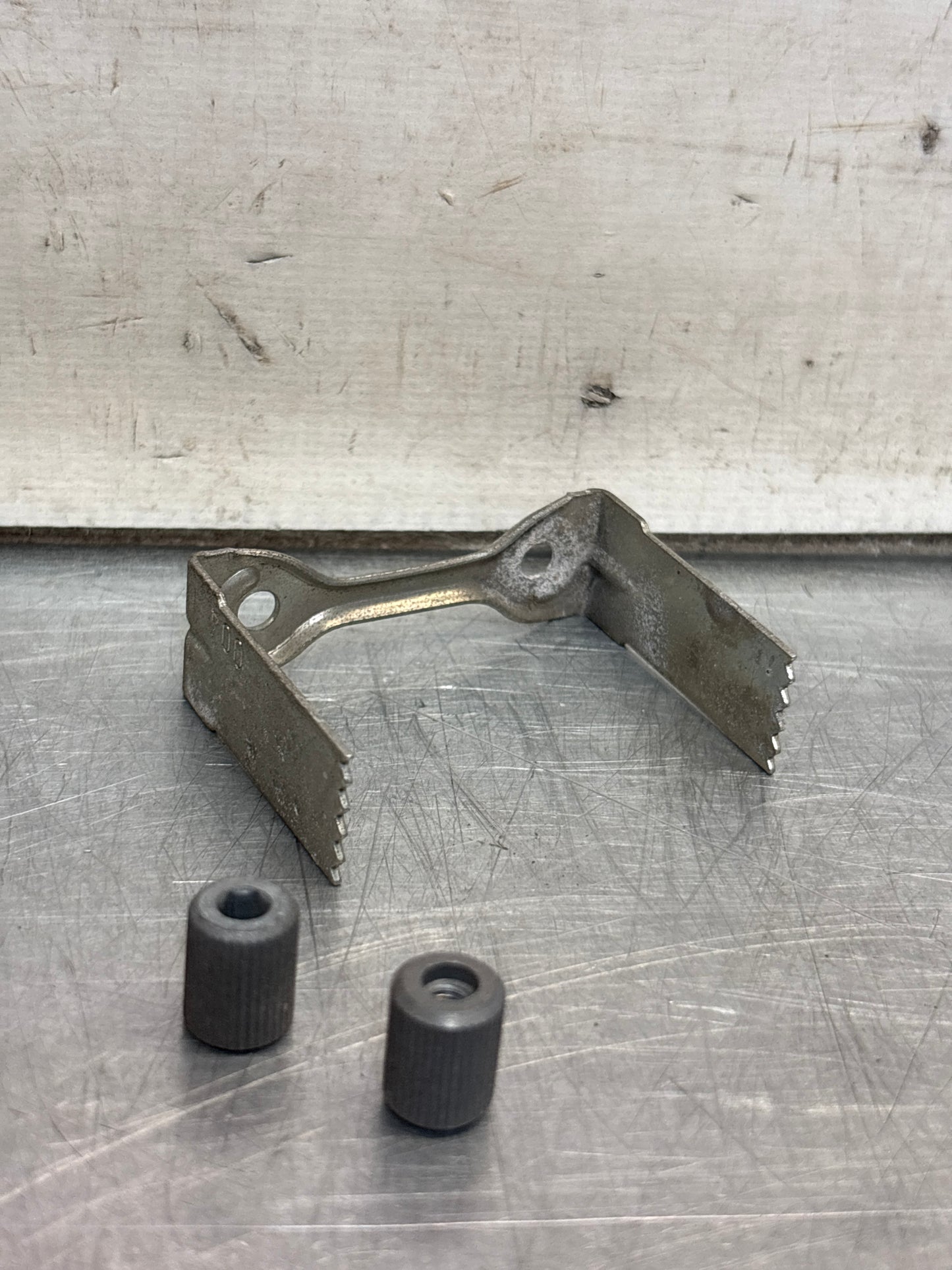 Porsche 924/944 instrument retaining bar with knurled nut, used 321919115C / 411957117