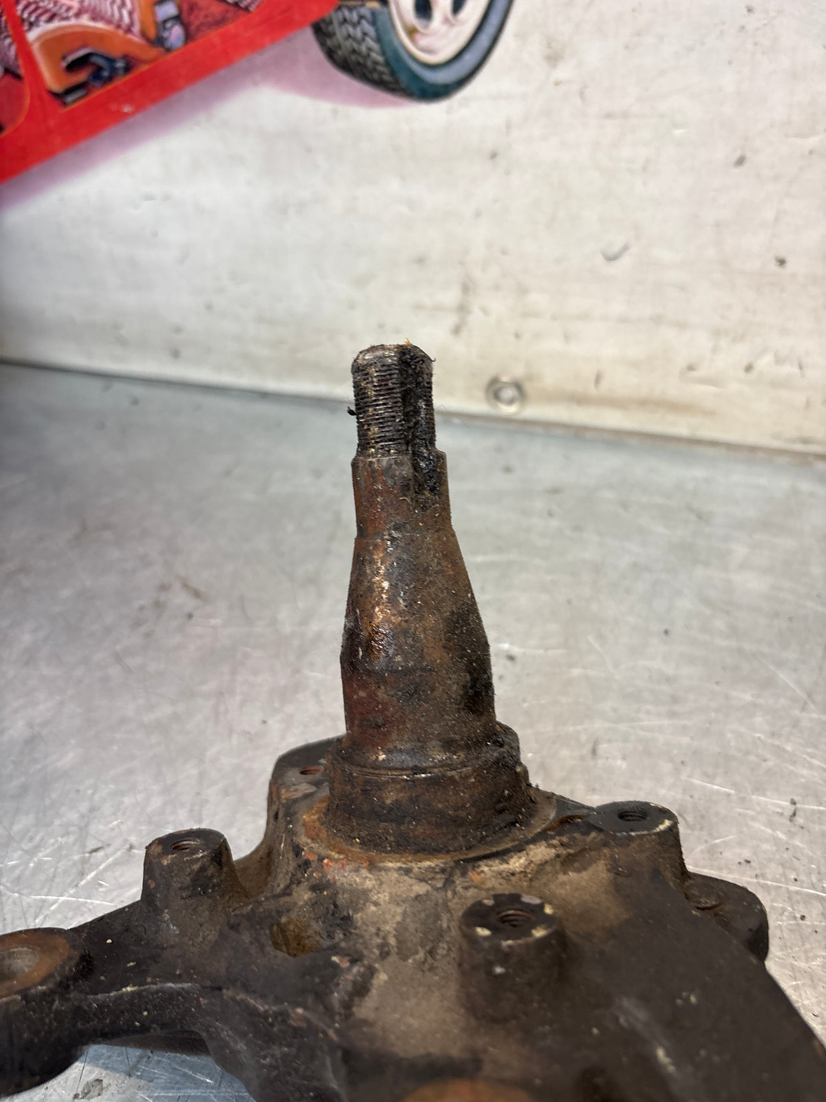 Porsche 928 left steering spindle knuckle, used 92834105713