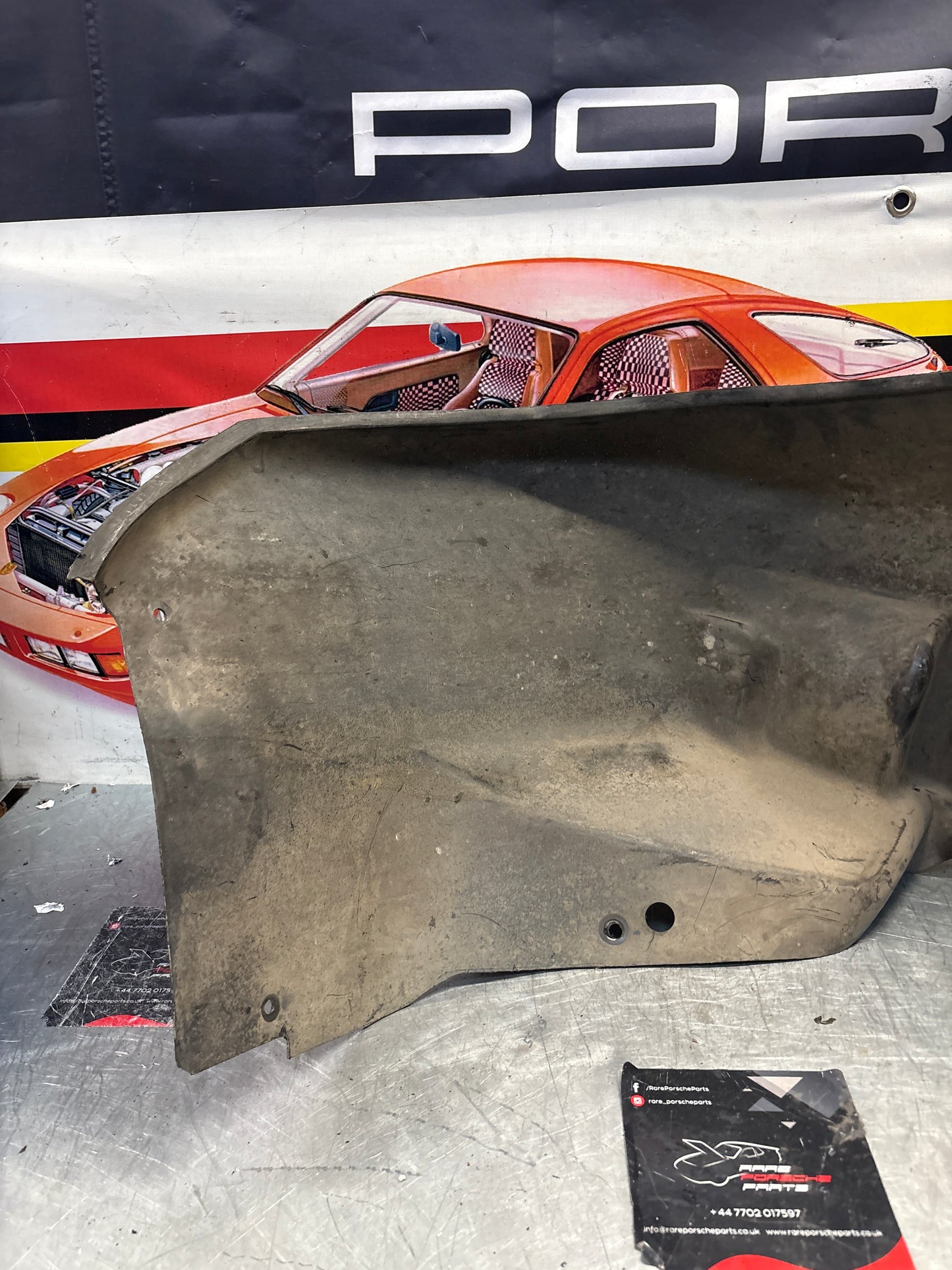 Porsche 928 wheel arch liner Right 92850438205 Used