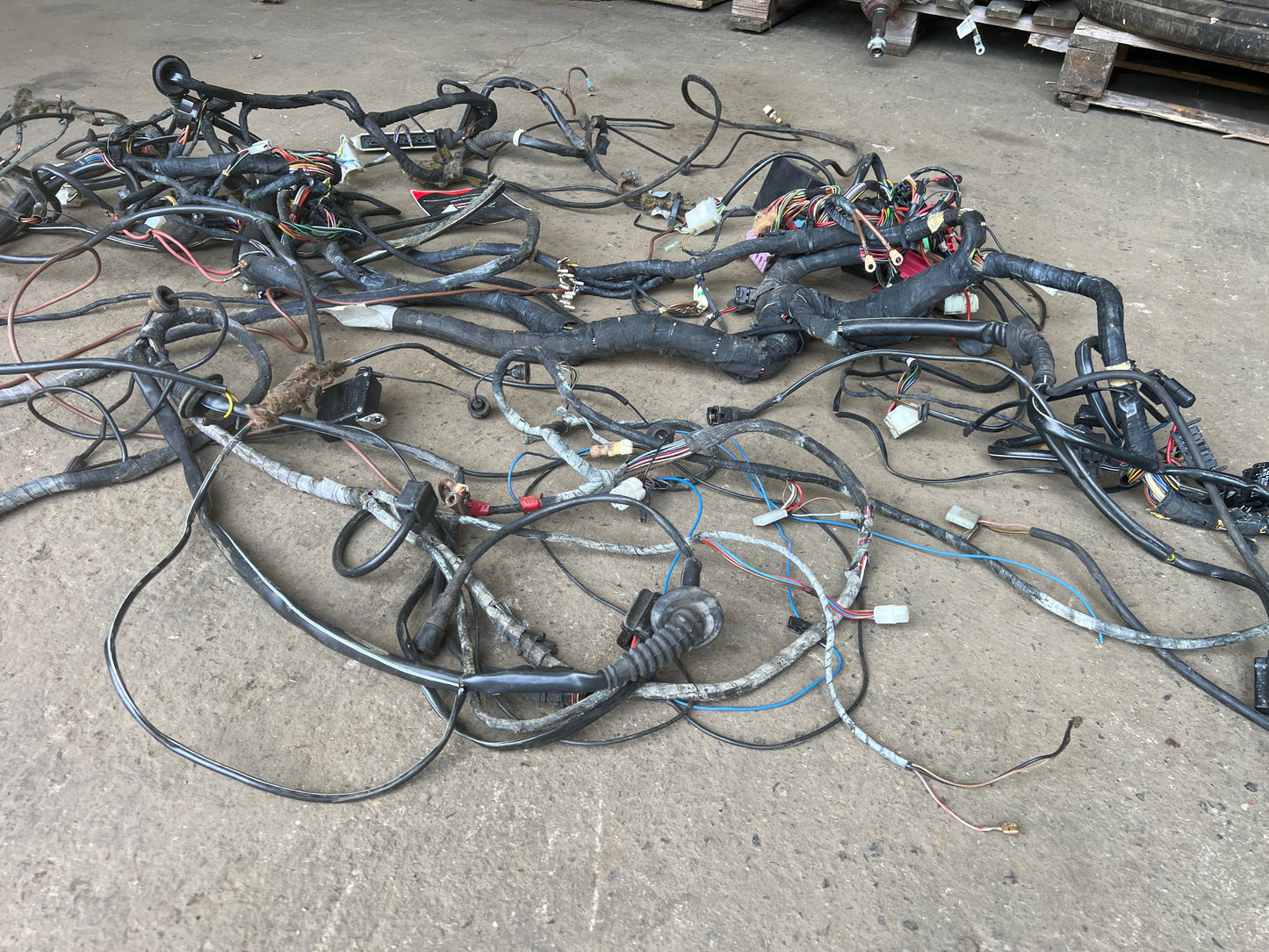 Porsche 944 2.5 Turbo 1987 cablaggio interno completo, telaio. Pezzi di ricambio o riparazioni 010 usati!!