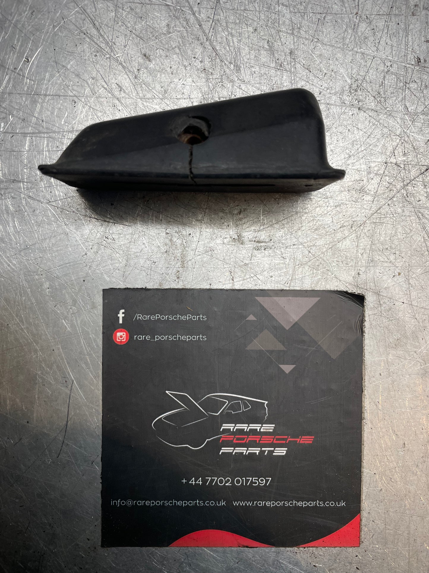 Porsche 924 Stoßstange vorne, Fahrlichtpuffer, Gummiauflage, links 477807153, gebraucht beschädigt