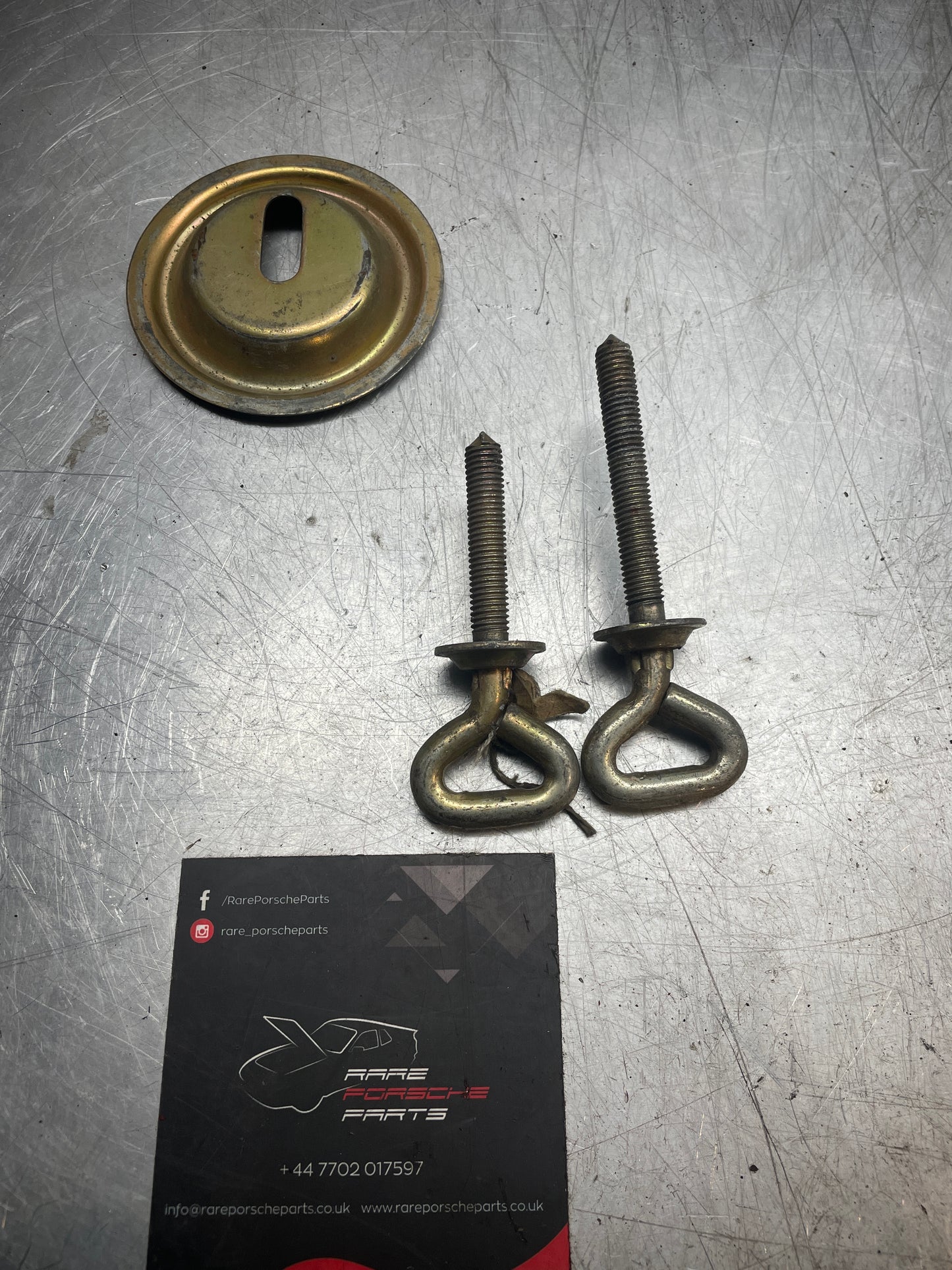 Porsche 924/944 spare wheel retaining plate & short bolt.