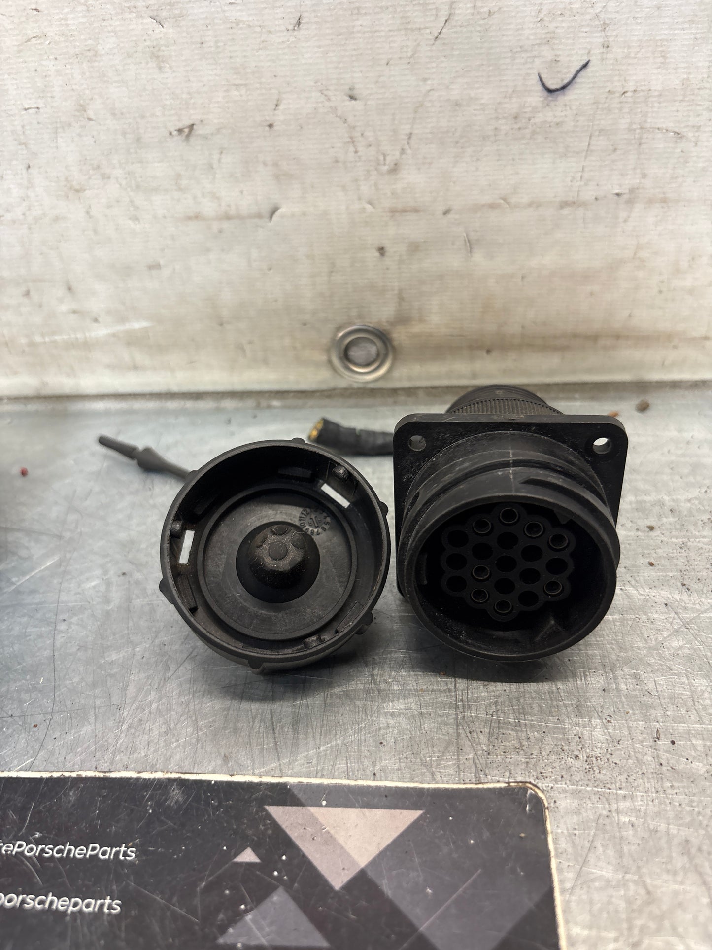 Porsche 911 964 / 993 diagnostic connector with cap, used 99965254540 / 92861227300