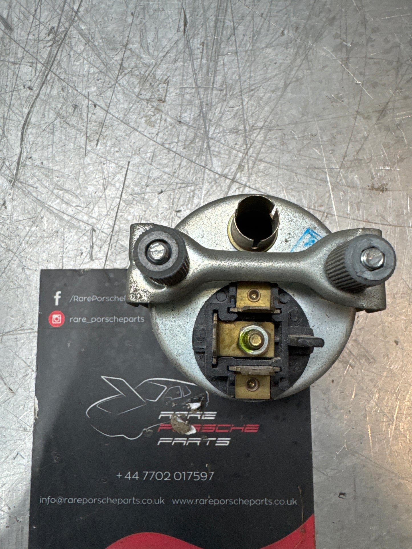 Porsche 924 Turbo Öldruckanzeige mit grünem Buchstaben, gebraucht 477919551C