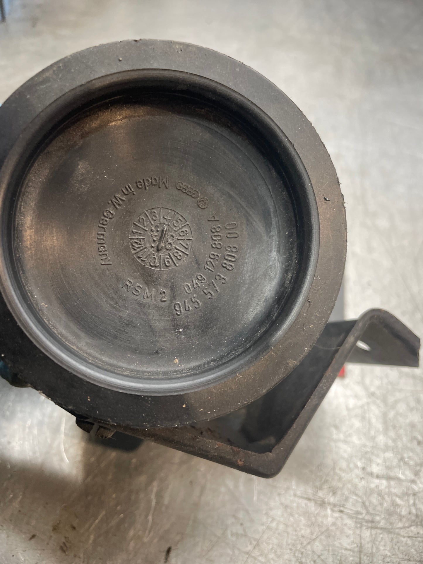 Porsche 944 (1986-1991) Unterdruckbehälter mit Halterung 94557380800 / 049129808A gebraucht