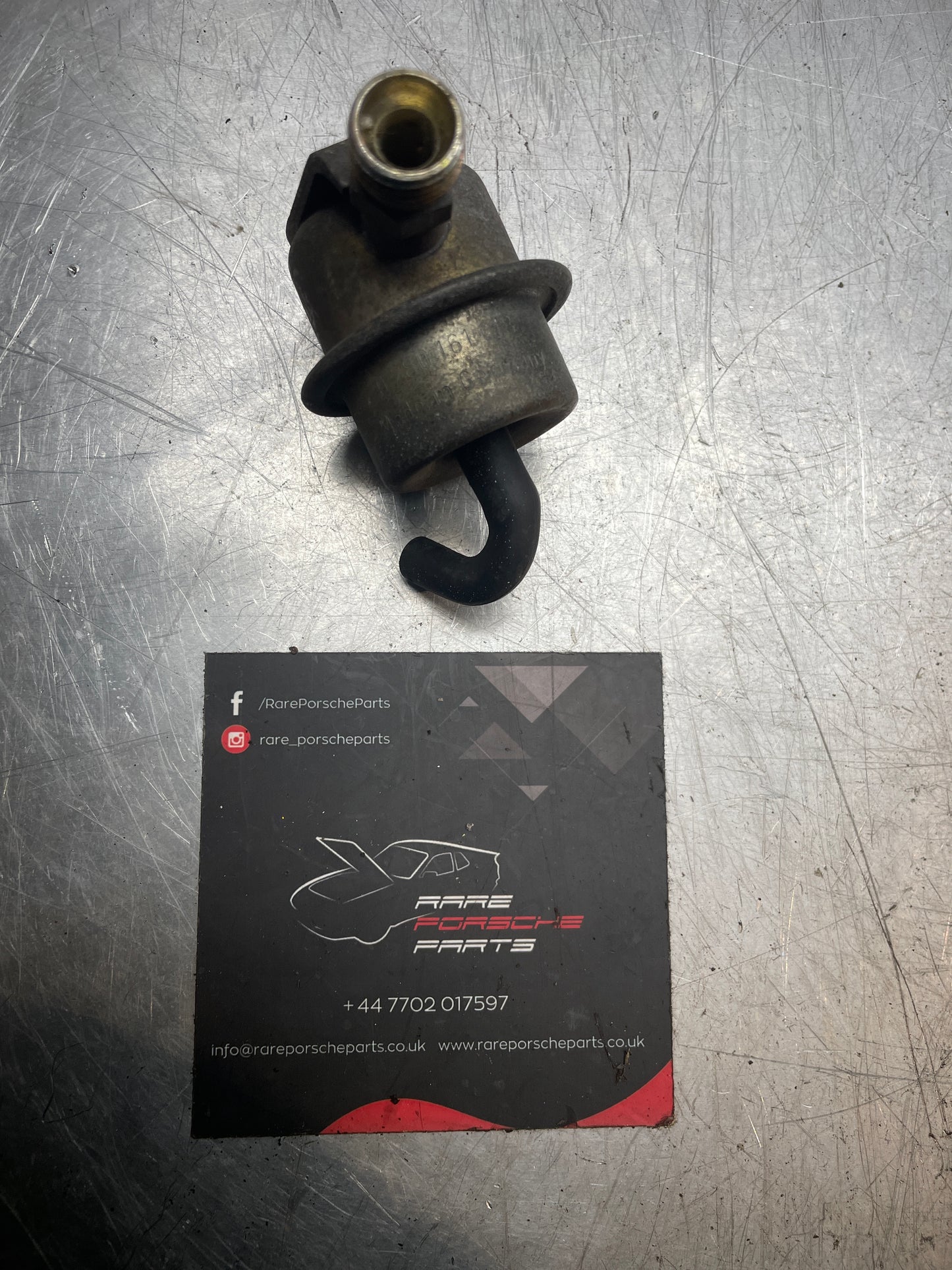 Porsche 944 1982-1985 fuel pressure damper. 0280161018 / 94411020101 used