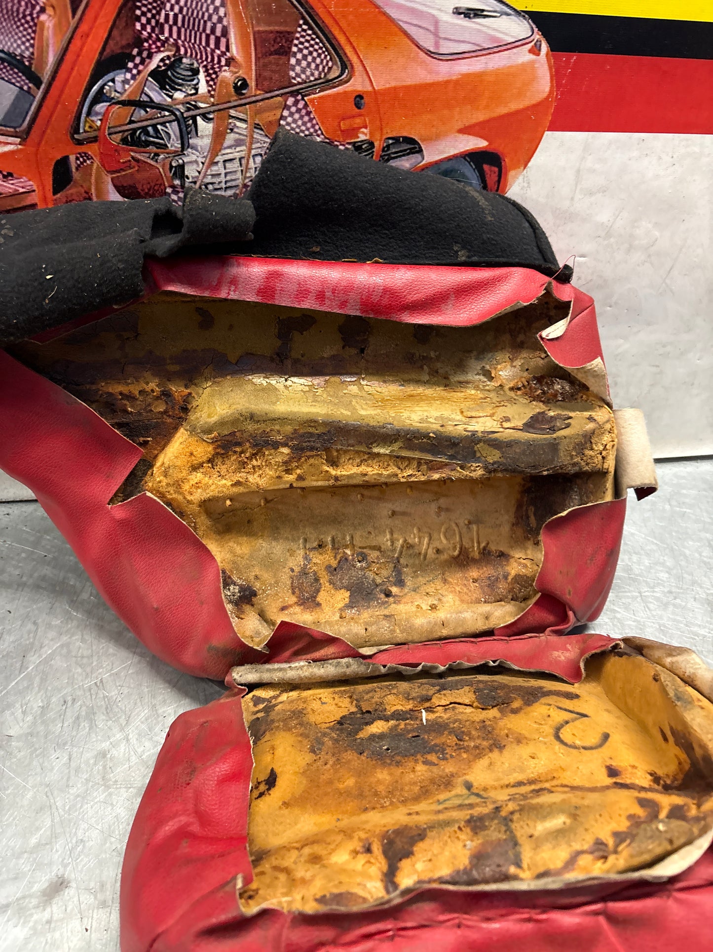 Porsche 928 rear right seat and center + upper cushion, used, can-can red 92852206051 / 92852208851 / 92852204650