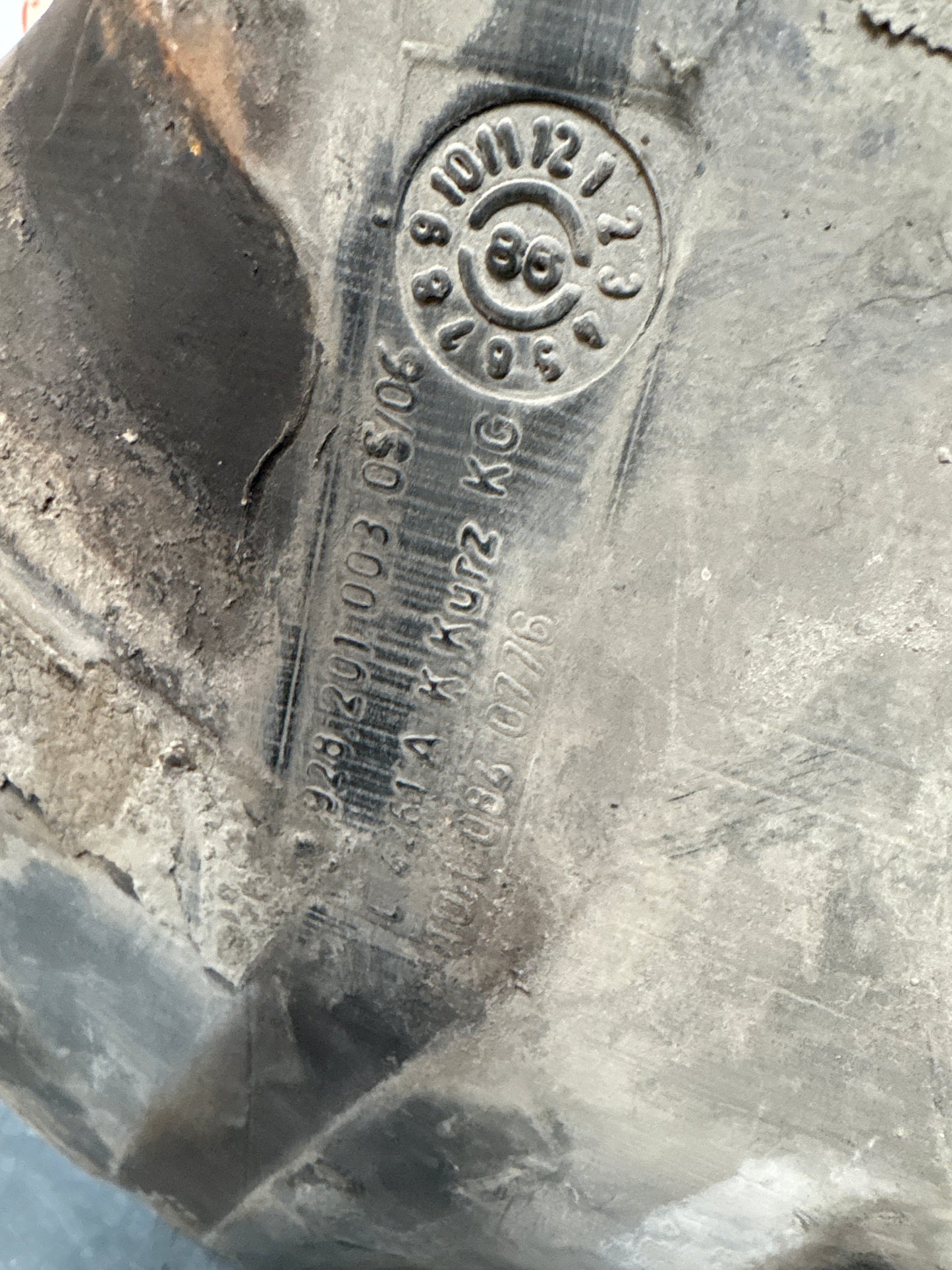 Porsche 928 S4 fuel tank, used 928201003 05/06