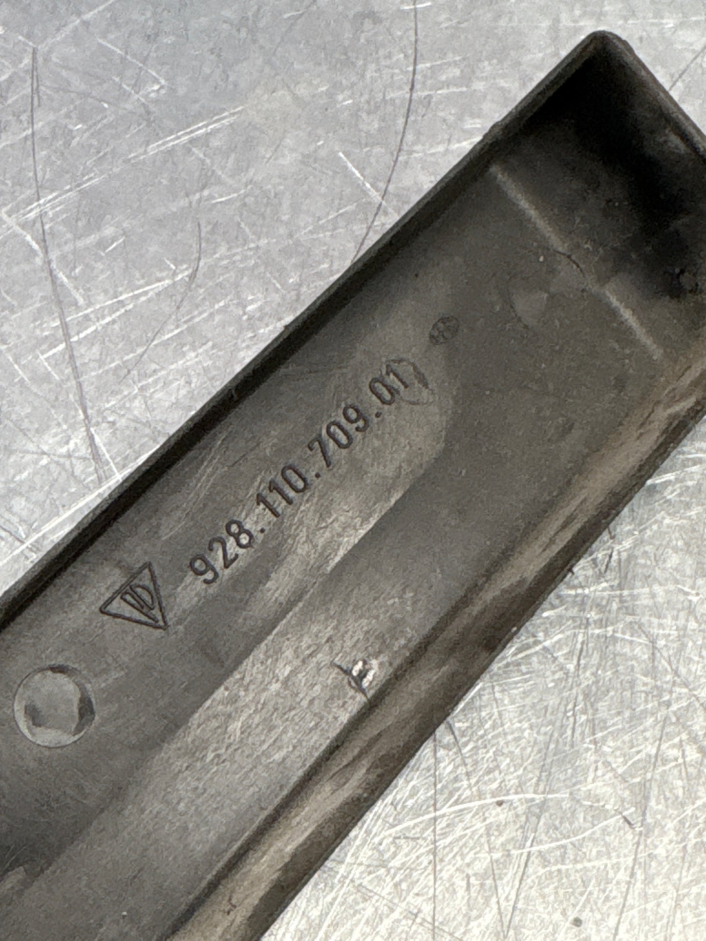 Porsche 928 Injector rail cover, used 92811070901