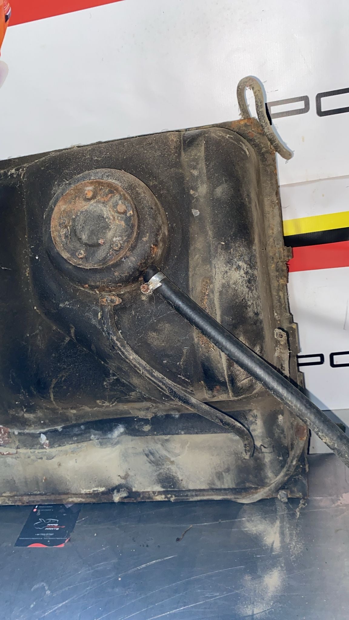 Porsche 924 Metal Fuel tank for early cars with bayonet type fuel level sender 477201021F