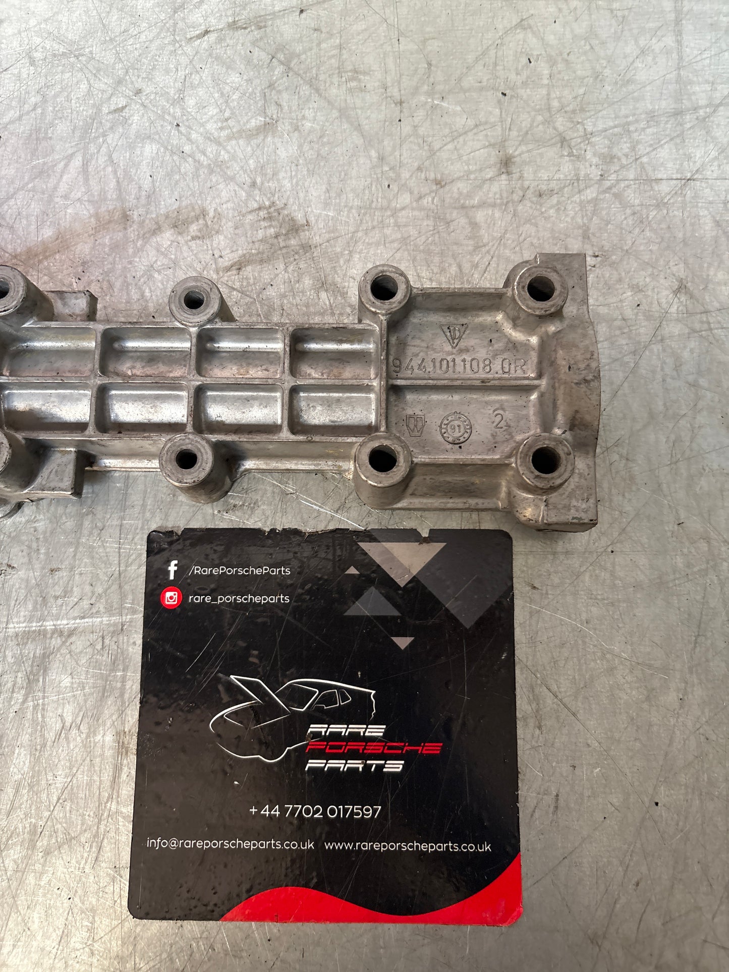 Porsche 924 2.5 / 944 Balance shaft housing, used 9441011080R