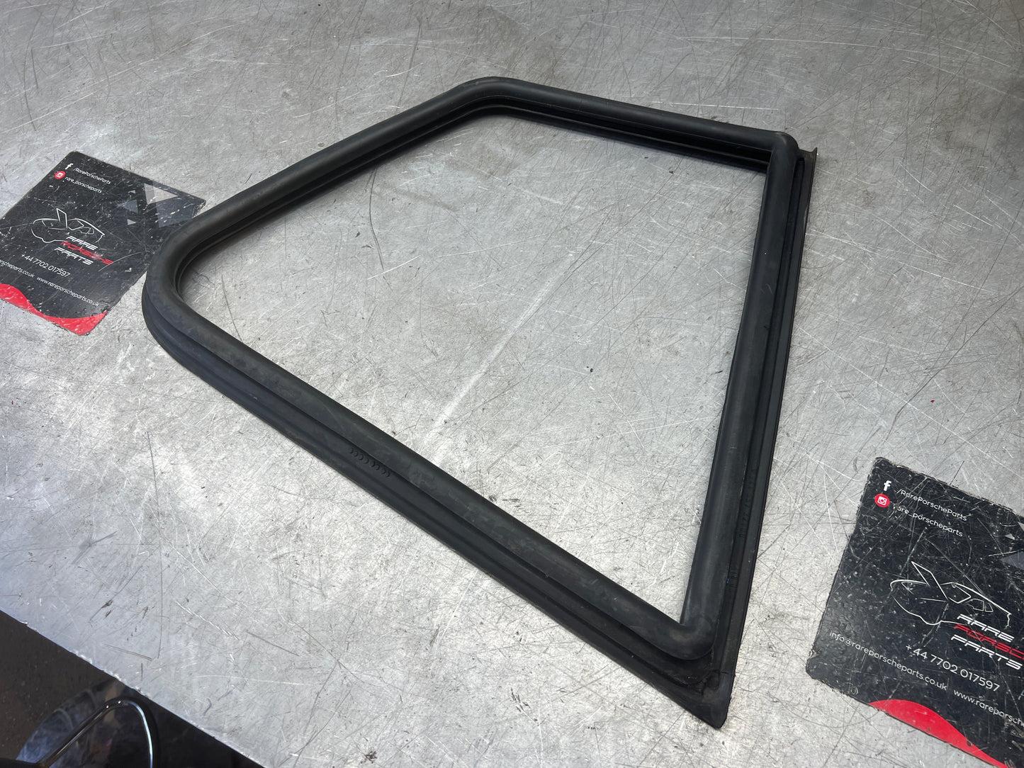 Porsche 944 924S rear left quarter window rubber from 85.5 94455732100 used