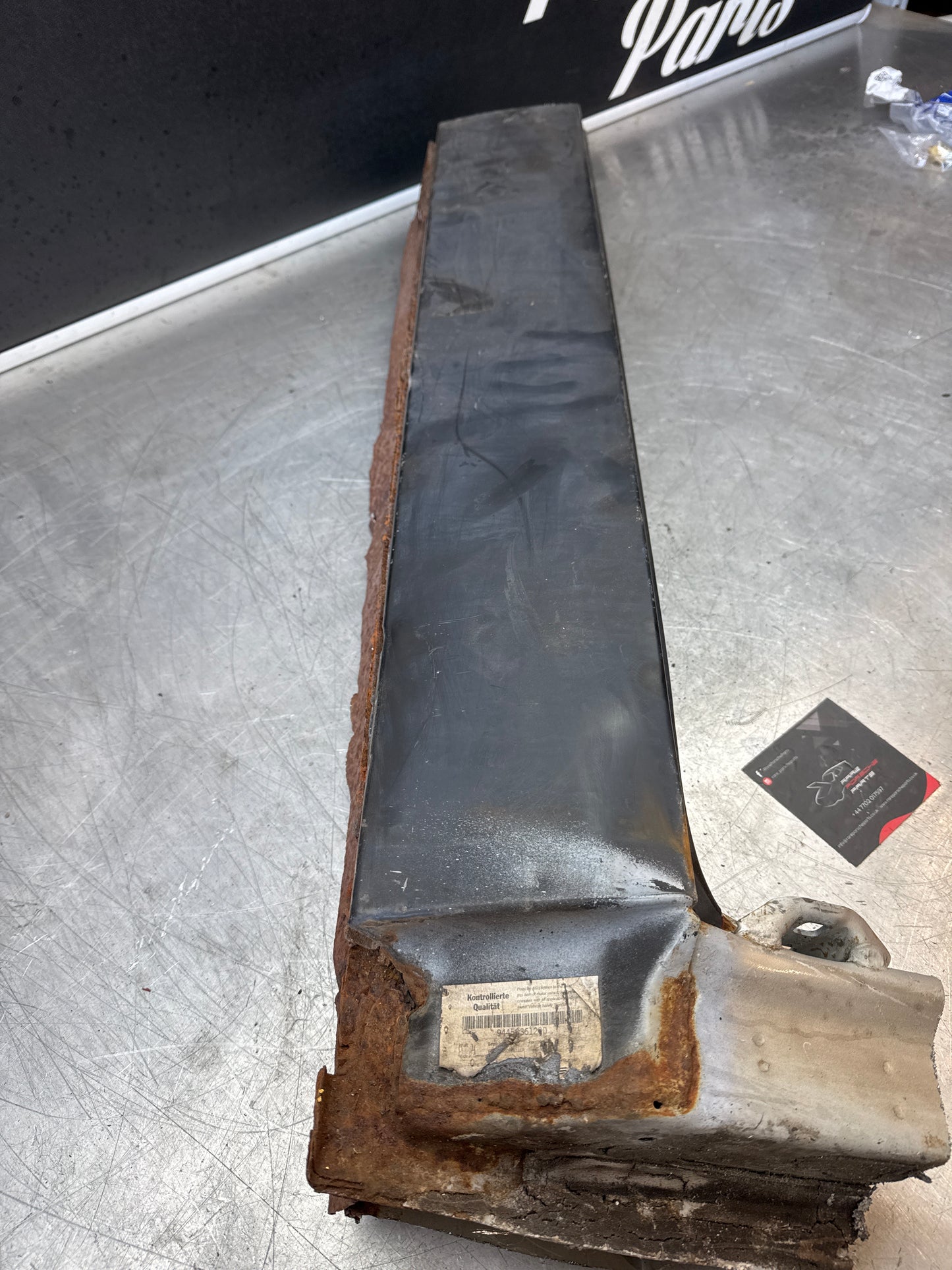 Porsche 944 right sill cut 94450361200