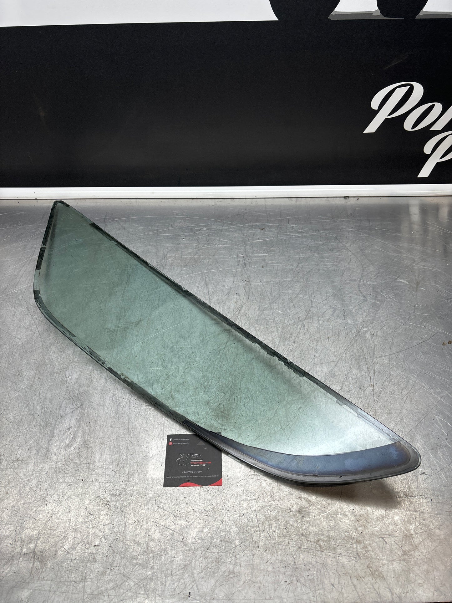 Porsche 928 S rear quarter side glass, right, green 92854310608 used