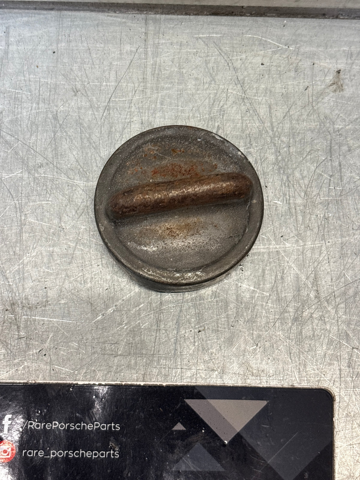 Porsche 911 F fuel tank cap, used 90120127100