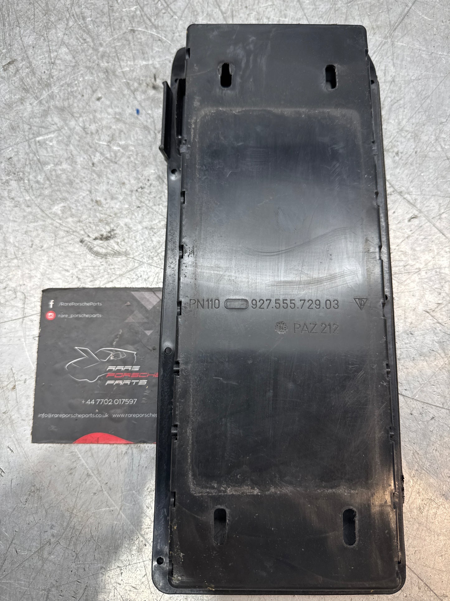 Porsche 928/944/924 middle armrest plastic insert, early type for square dash cars New 92755572903