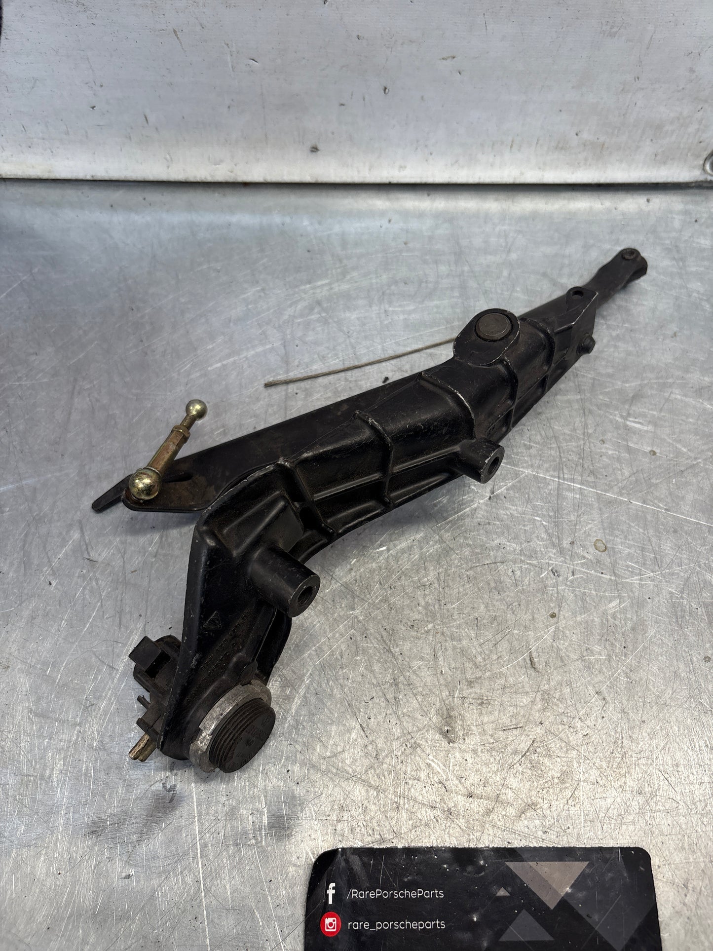 Porsche 928 accelerator Pedal Bearing Bracket, Used 92842312903