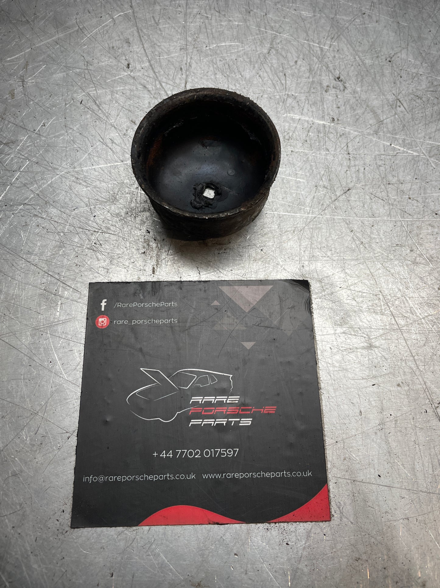 Porsche 924 wheel hub cap, left, used 477405691