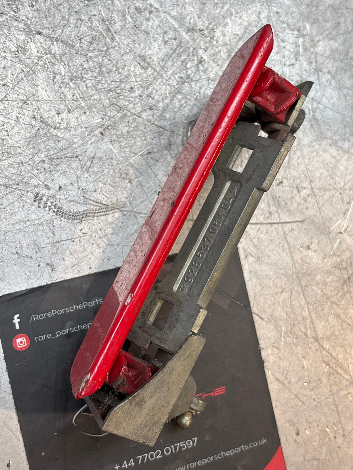 Porsche 928 right outer door handle lever 92853706402