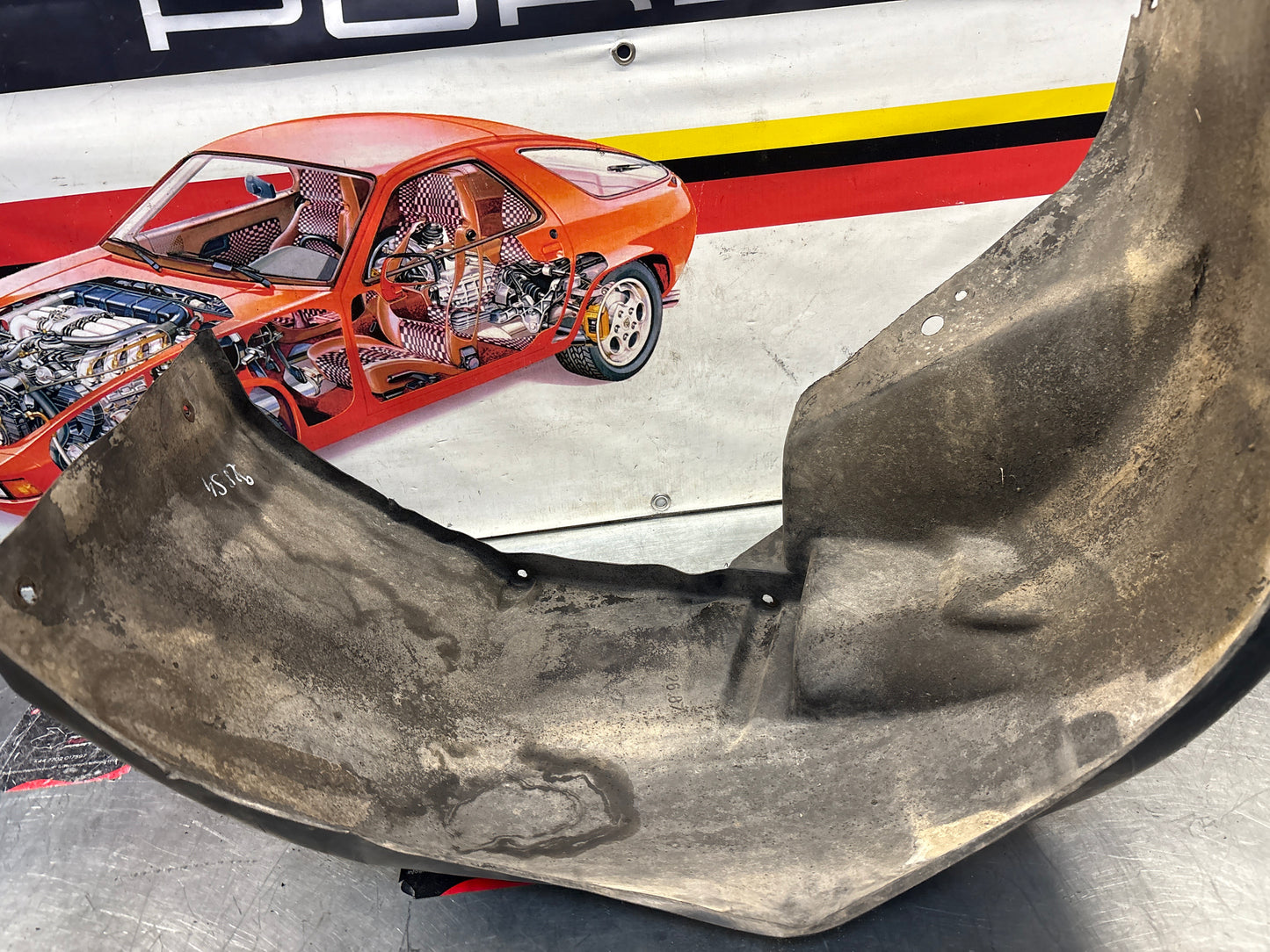 Porsche 928 wheel arch liner Right 92850438205 Used