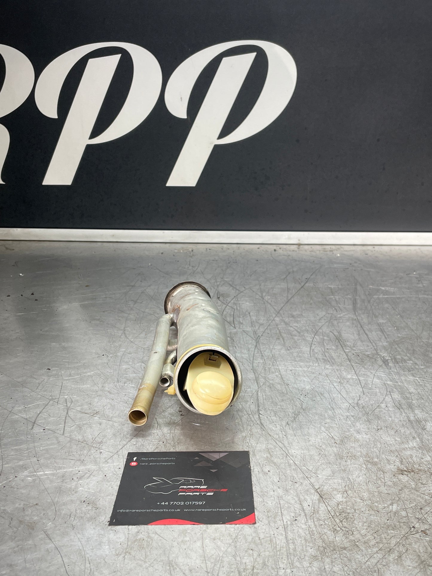 Porsche 924944 Bocchettone di rifornimento carburante 93120104901, usato