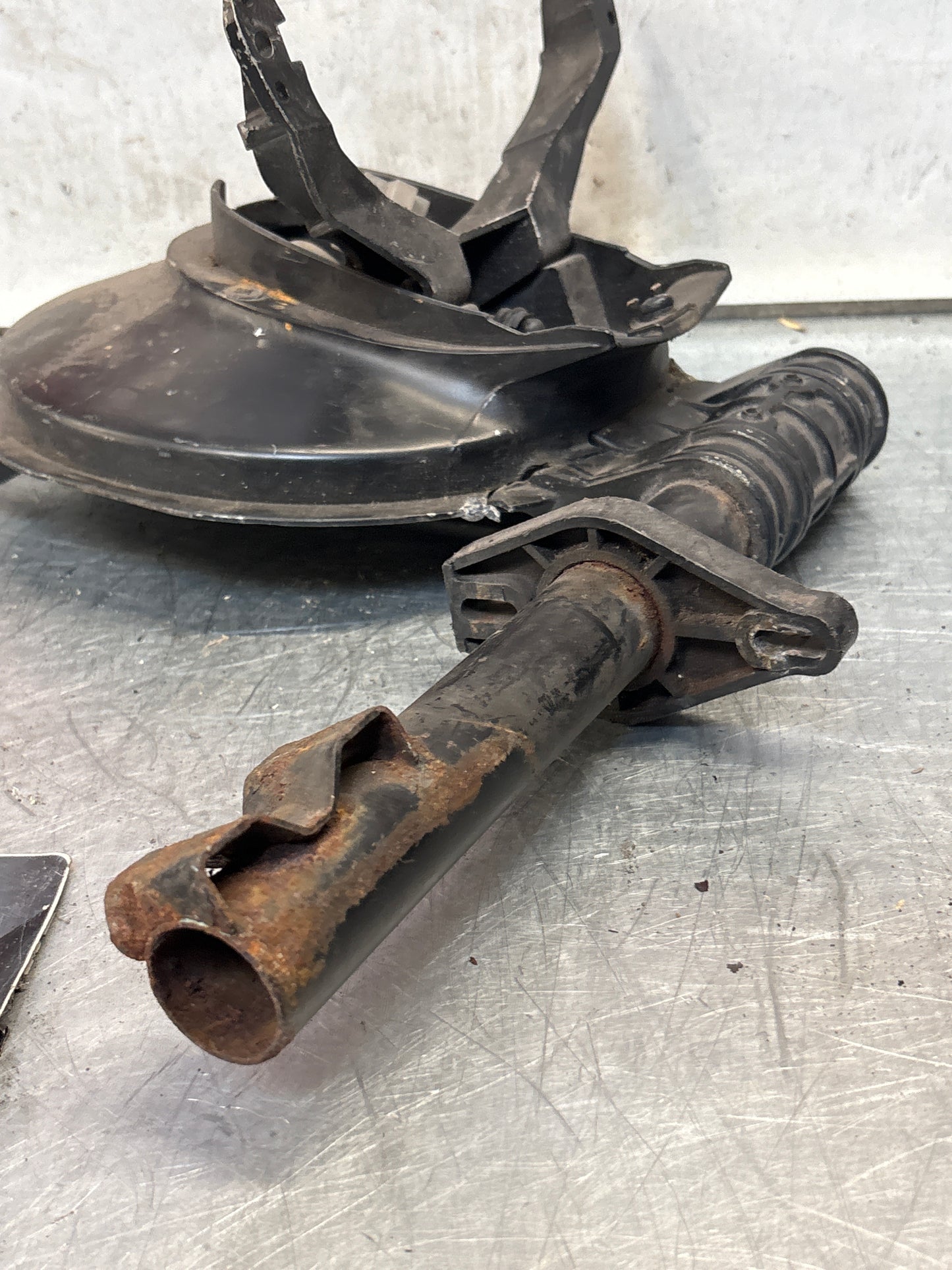 Porsche 928 right headlight swivel frame 92875024902 92875024302 used