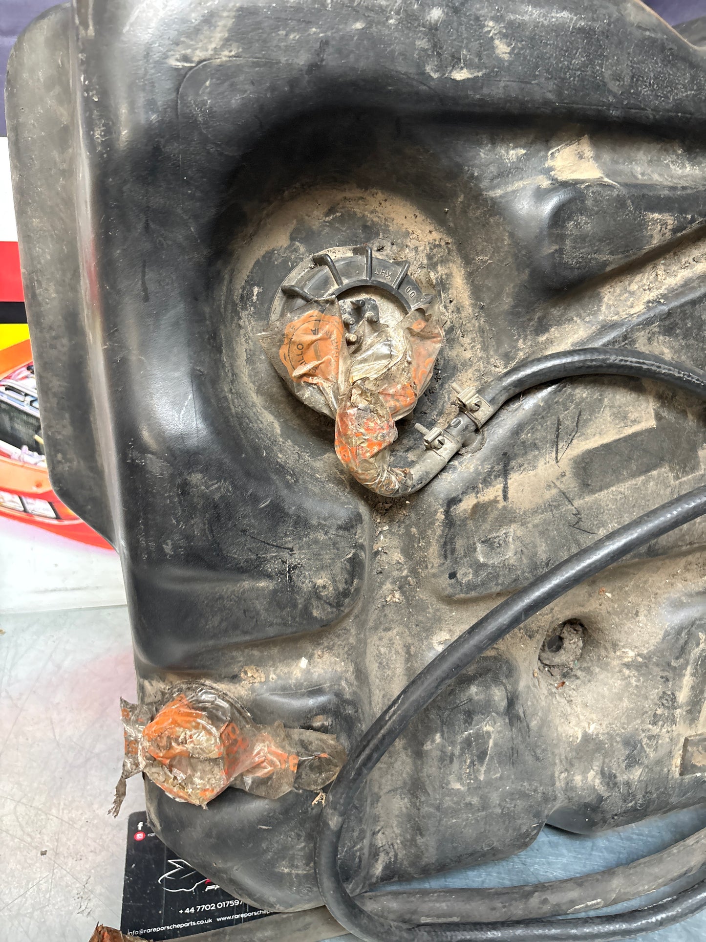 Porsche 944 86-92 plastic fuel tank 95120102101 used