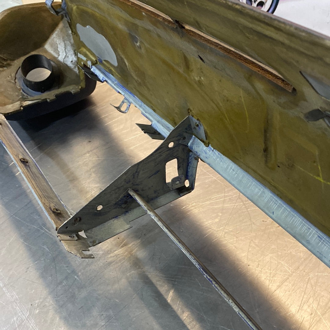 Porsche 928 dashboard, LHD, in need of refurbishment