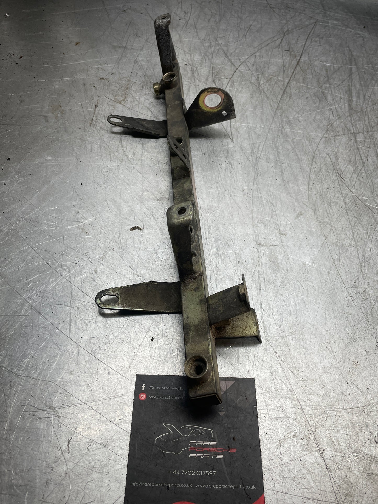 Porsche 924S / 944 2.5 (1986-1989) Fuel Rail 94411008008 used