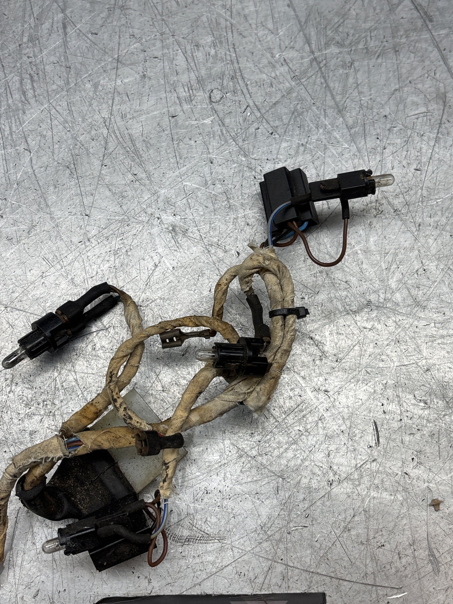 Porsche 924 944 Verkabelung der Mittelkonsolenanzeige für Uhr, Öldruck und Volt