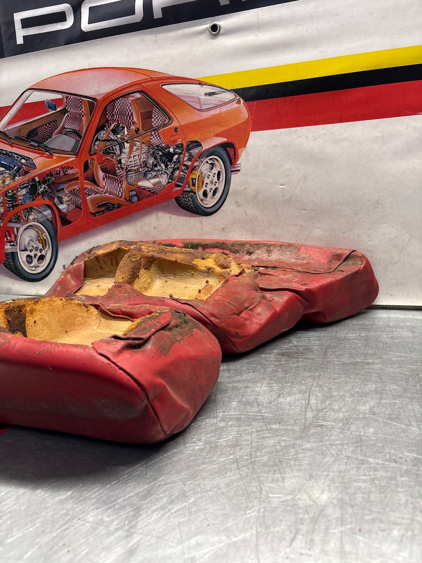 Porsche 928 rear left seat and center cushion, used, can-can red 92852205951 / 92852208751