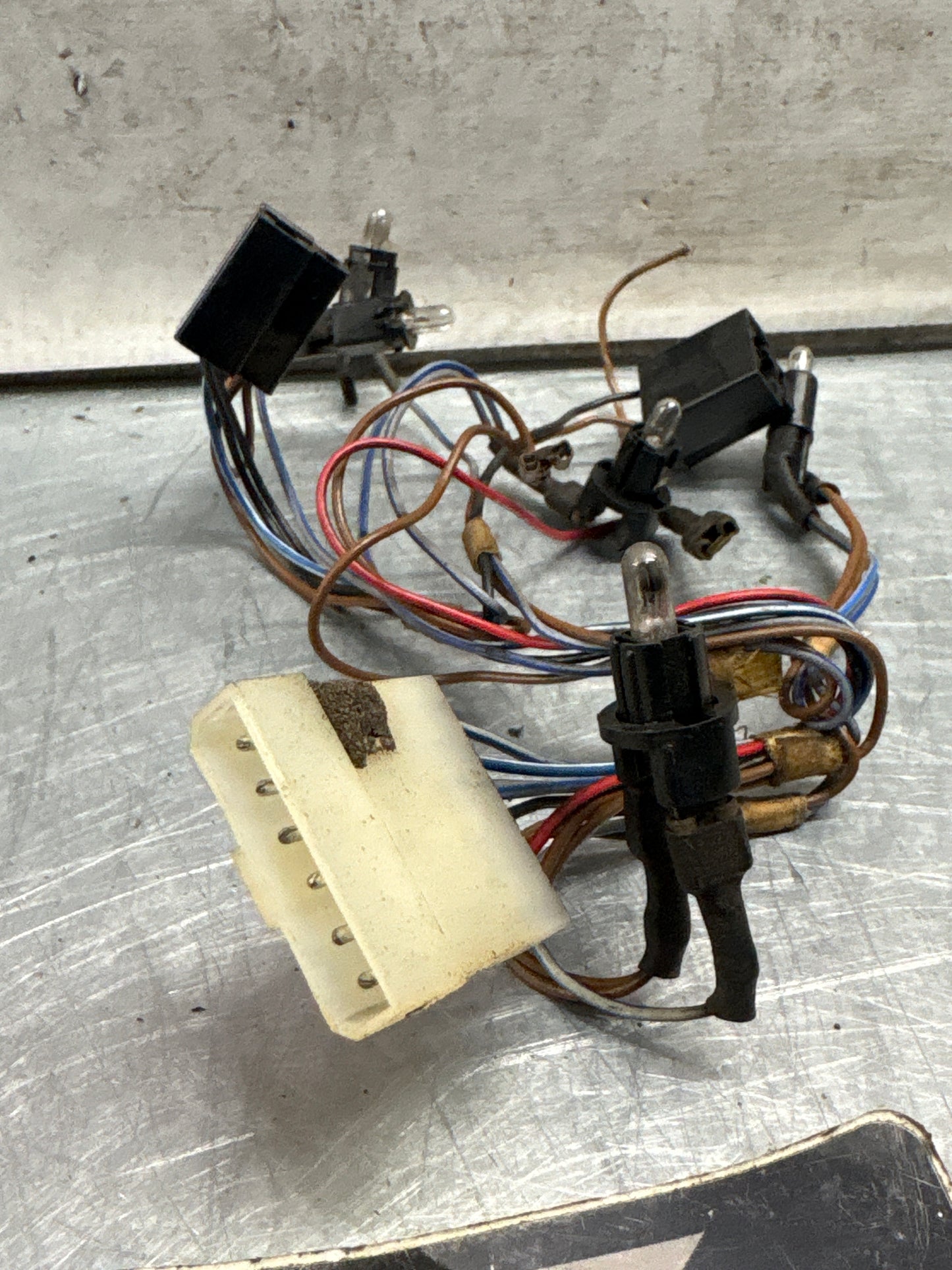 Porsche 924 944 82-85.5 centre console wiring for clock, oil pressure and volts 477971196