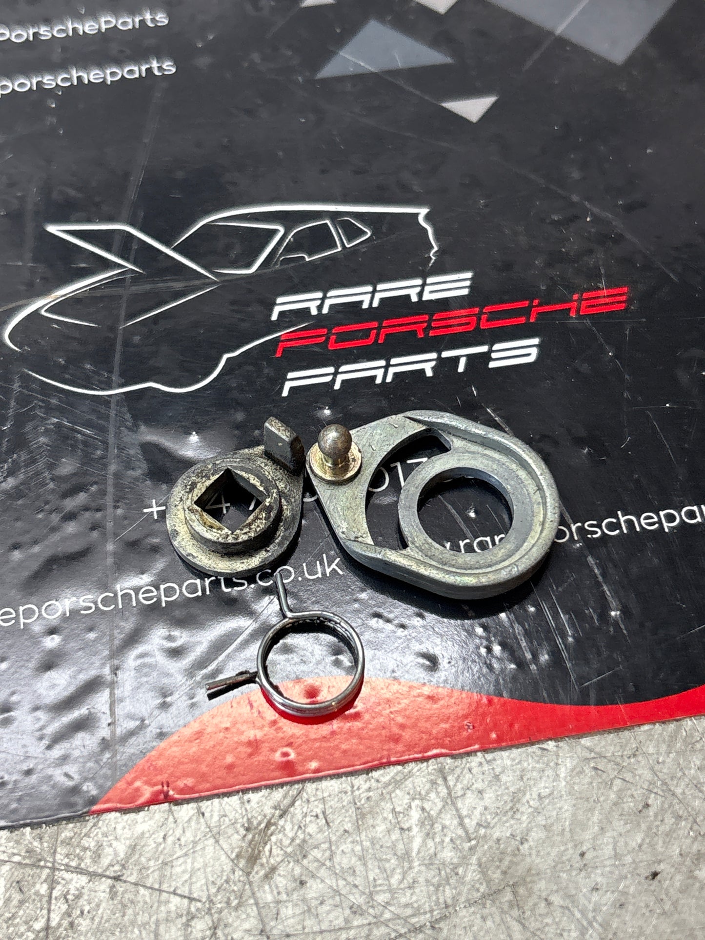 Porsche 924 944 door lock barrel arm connector piece 477837497 complete