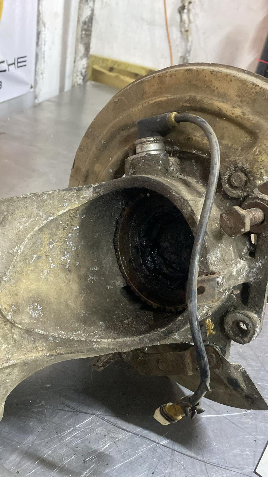 Porsche 944 Rear left trailing arm with ABS 9513315130R