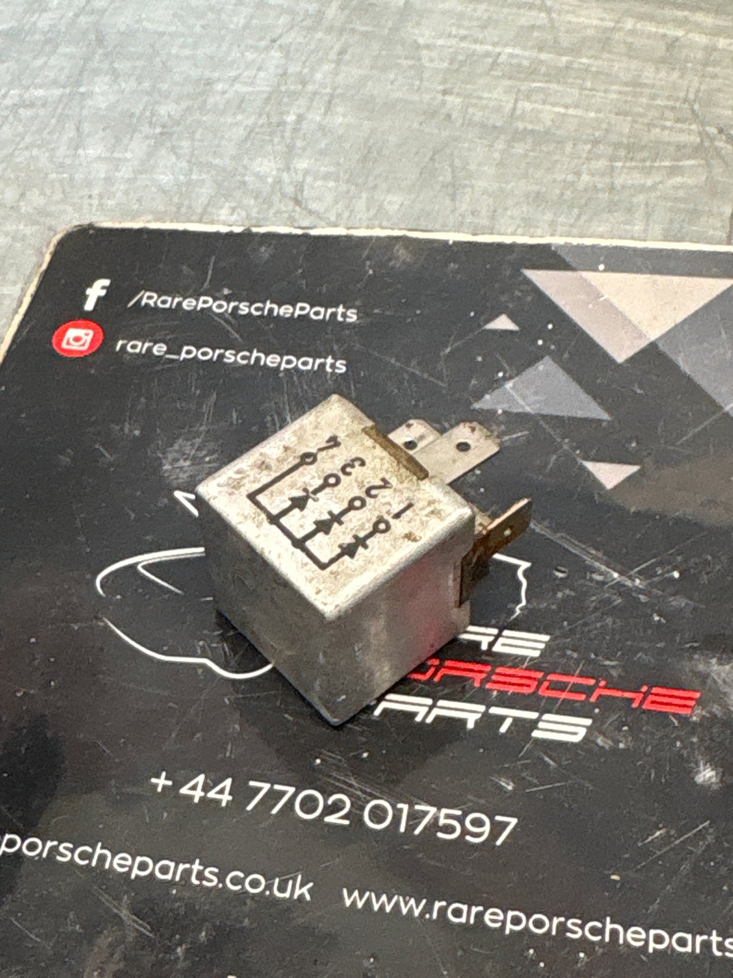 Porsche 928 A/C compressor relay, used 92861810300