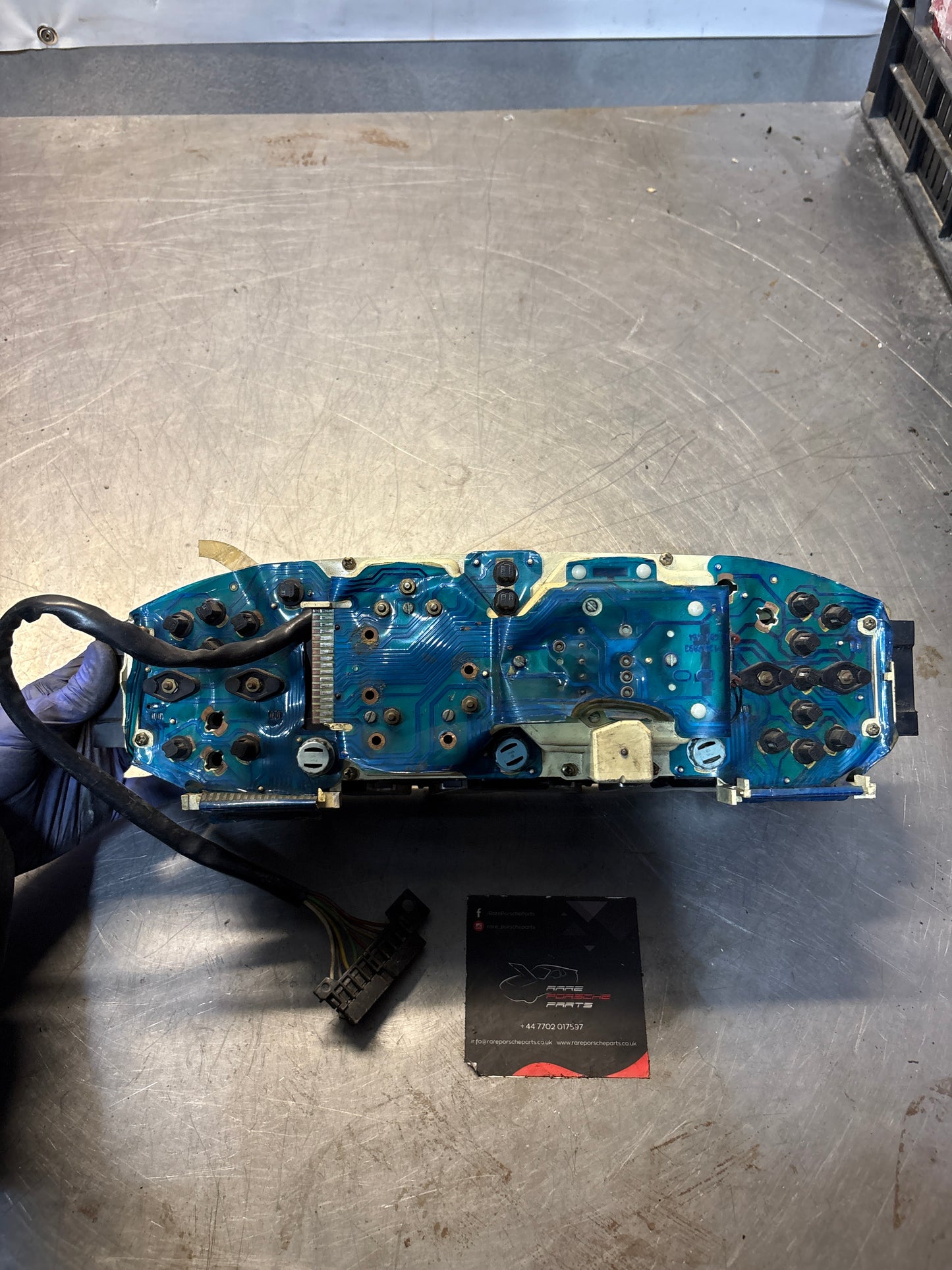 Porsche 928 dash clock binnacle pod speedometer, 928641126 used 167440 km, plastic screen has some small scratches automatic
