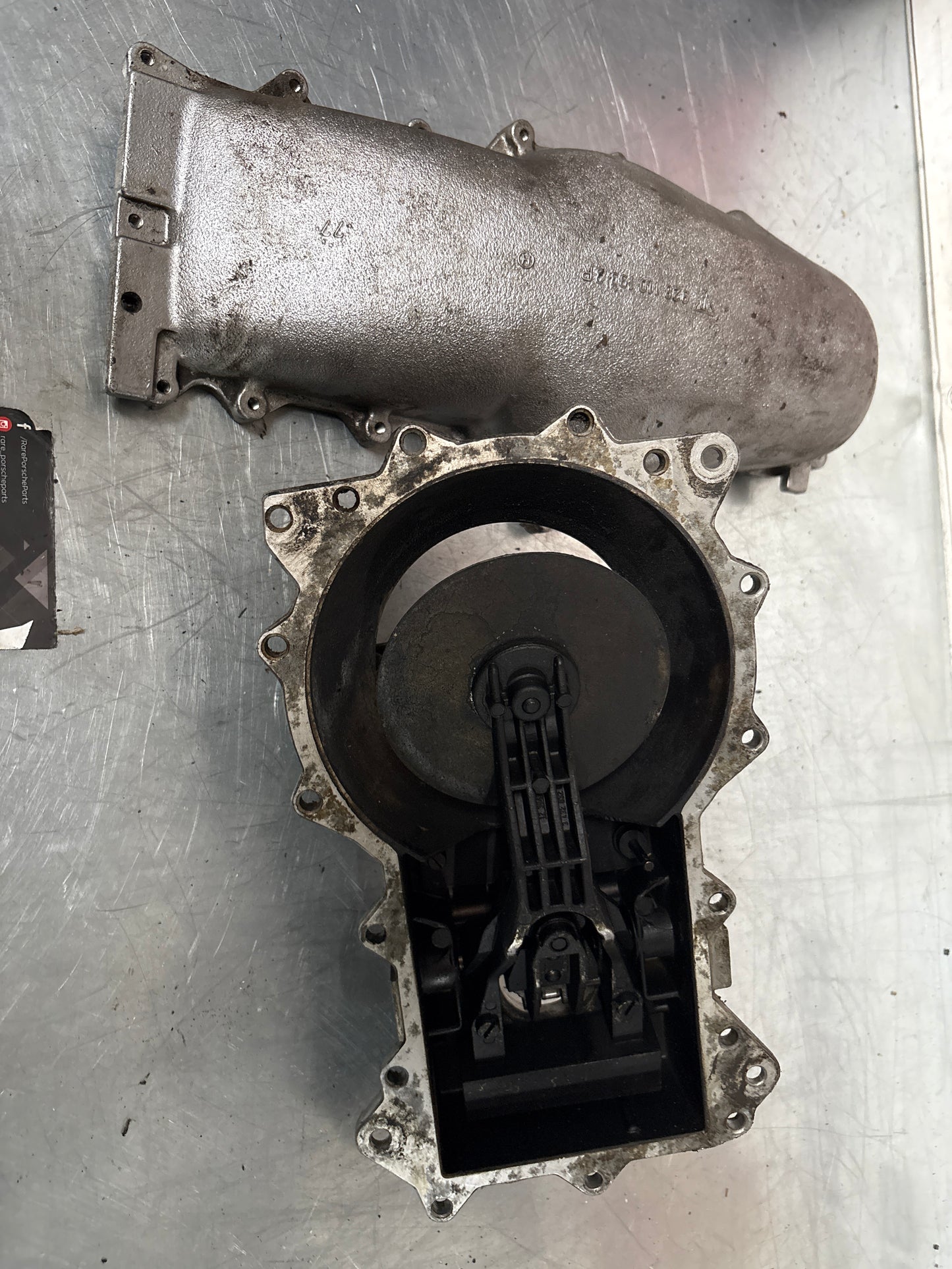 Porsche 928 throttle body, used 9281101933R / 0438120049