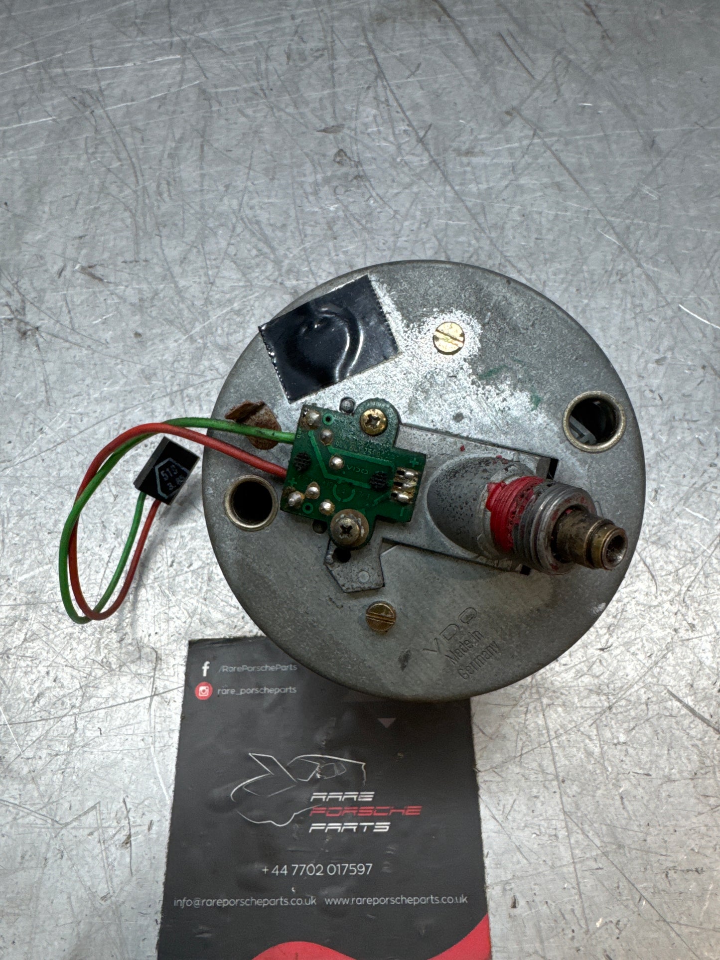 Porsche 944 speedometer showing 00263 miles 94464103600 used