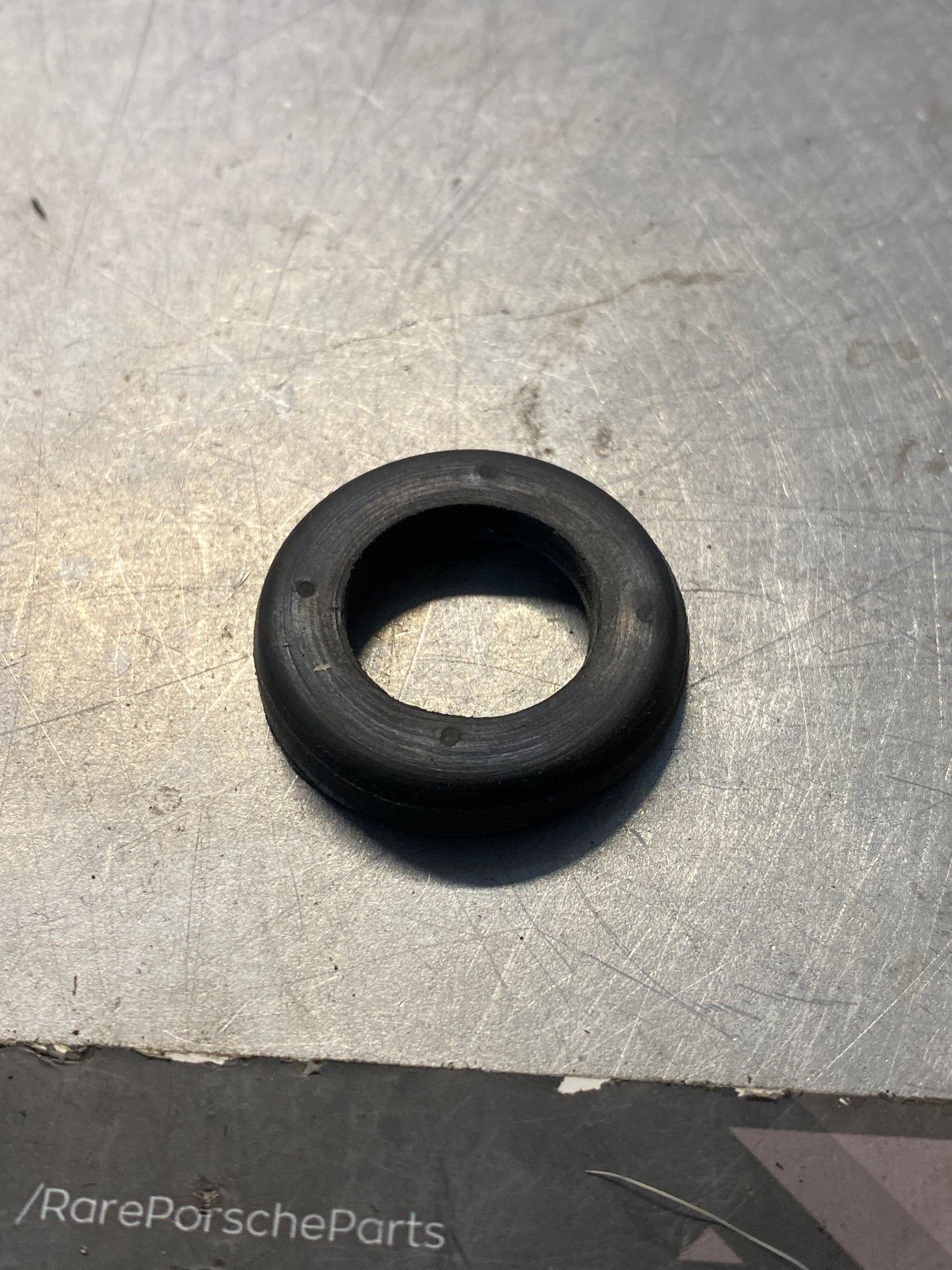 Porsche 928 Porsche Wiper Arm Shaft Bushing, used 90162892301