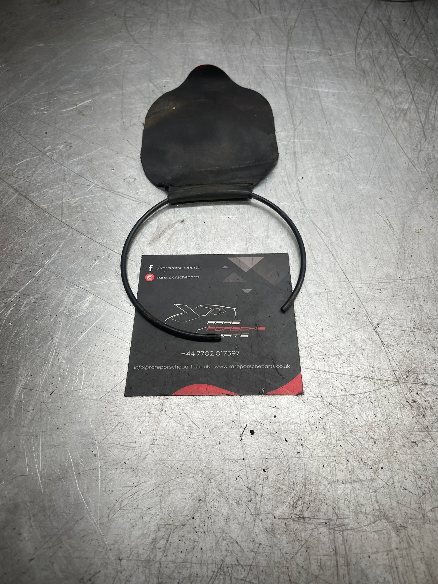 Porsche 924 944 928 fuel snap ring with protective long flap, used 90090604503 / 92820105702