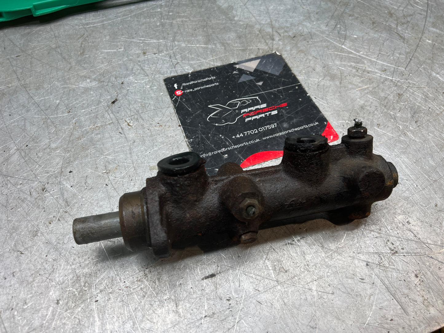 Porsche 924 brake master cylinder 477611017A used