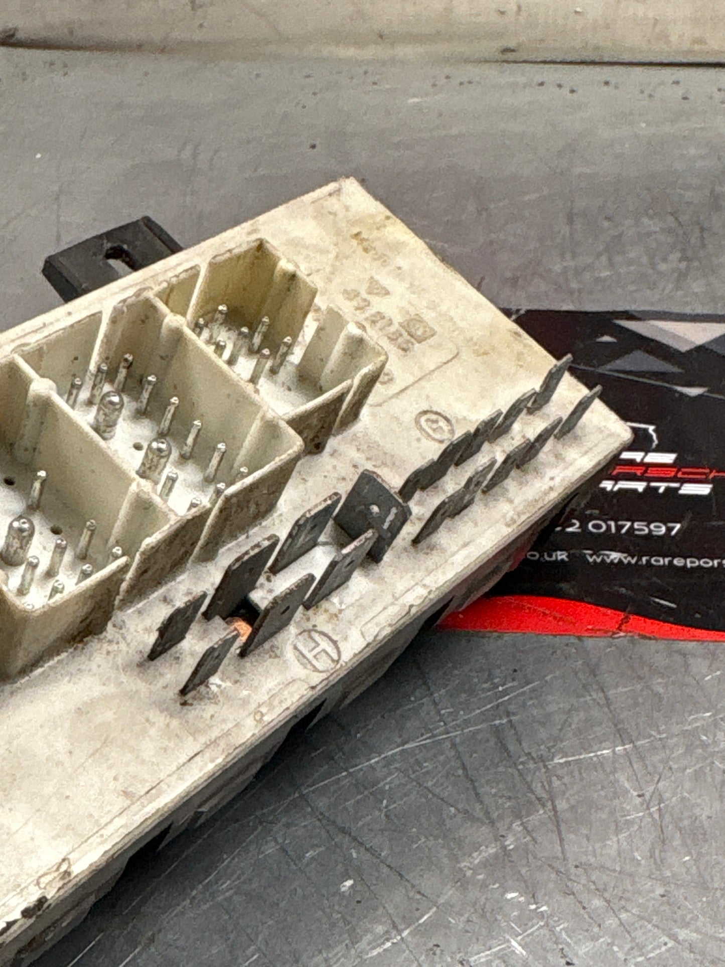 Porsche 924 944 (1979-1989) Fuse Box 477941813 used