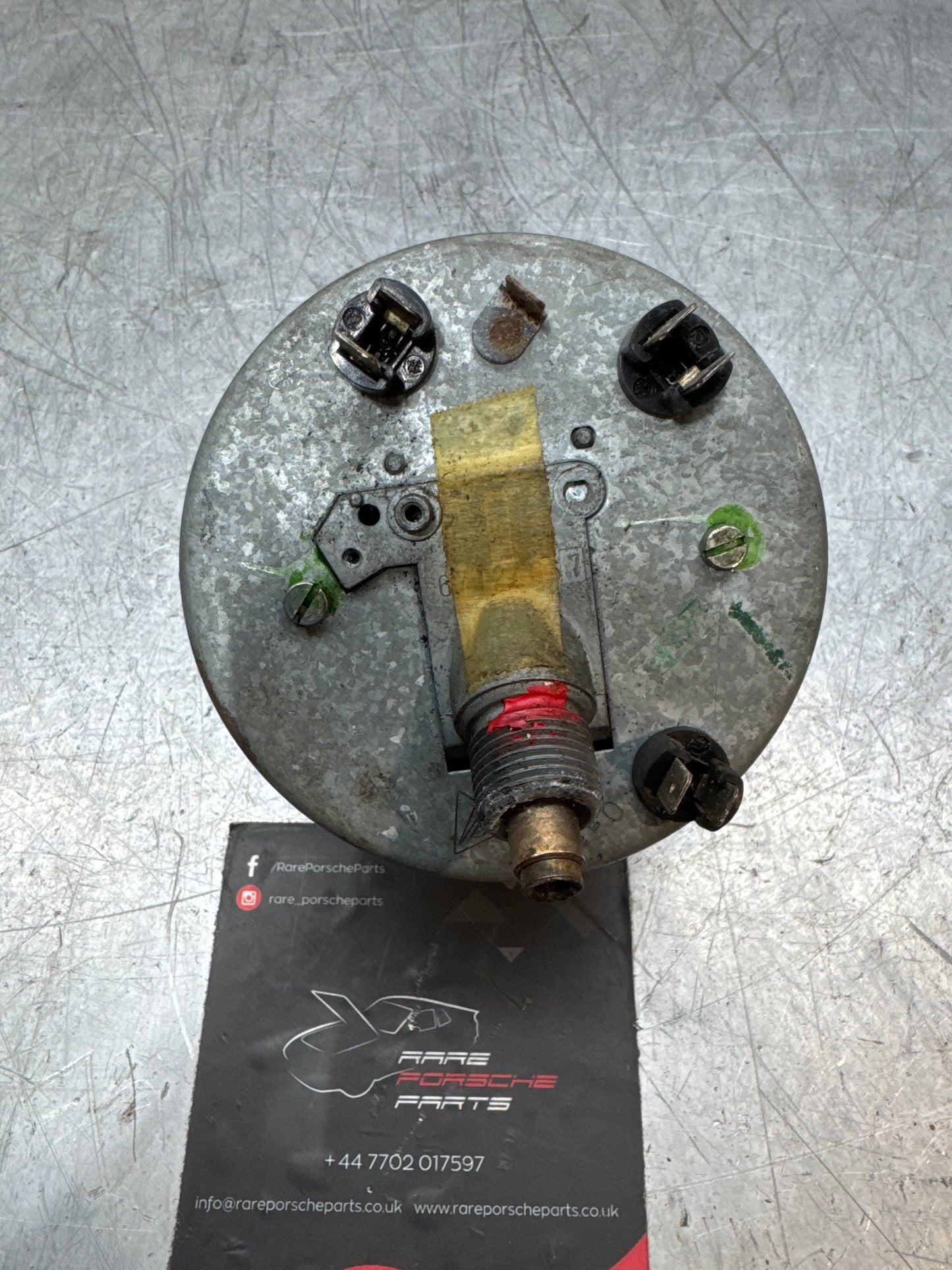 Porsche 924 very early speedometer 477957023 (98630 miles showing).