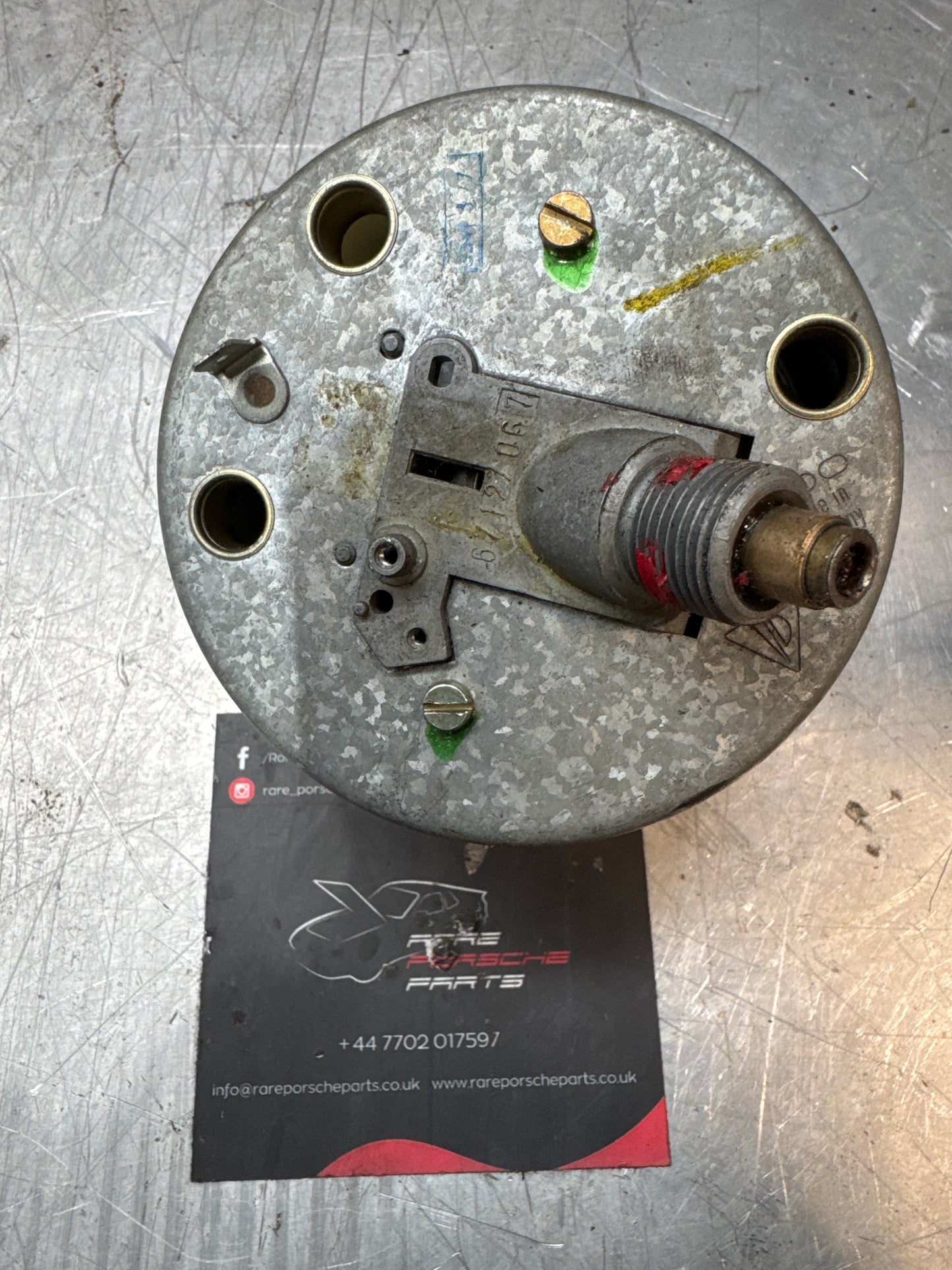 Porsche 924, sehr früher Tachometer, 477957023 (81.131 Meilen angezeigt). ((Grün 30))