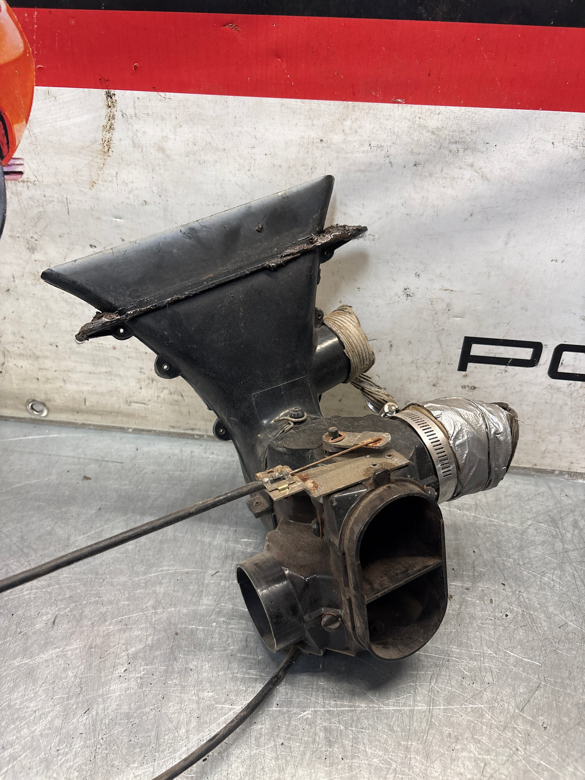 Porsche 914 front right air control box, 91457115010 / 91457204610 / 91457114910 / 91457204510 Used